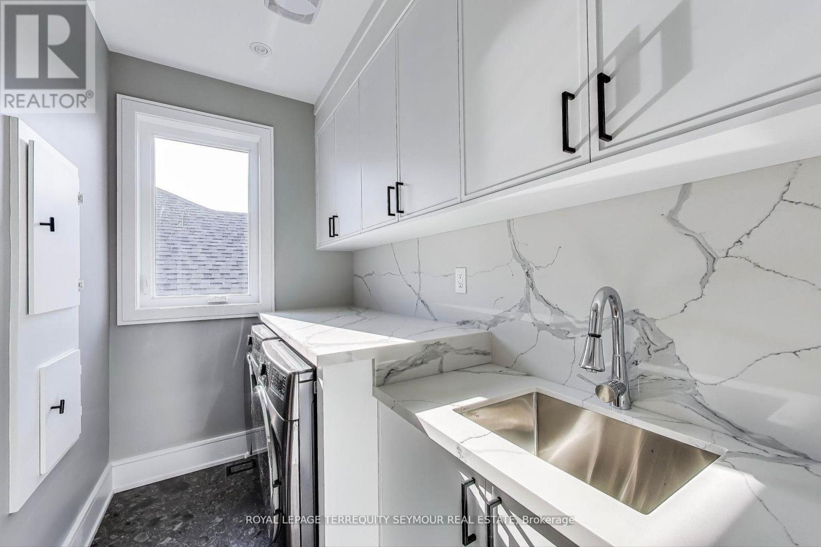 












117 CRESTWOOD ROAD

,
Vaughan,




Ontario
L4J1A7


