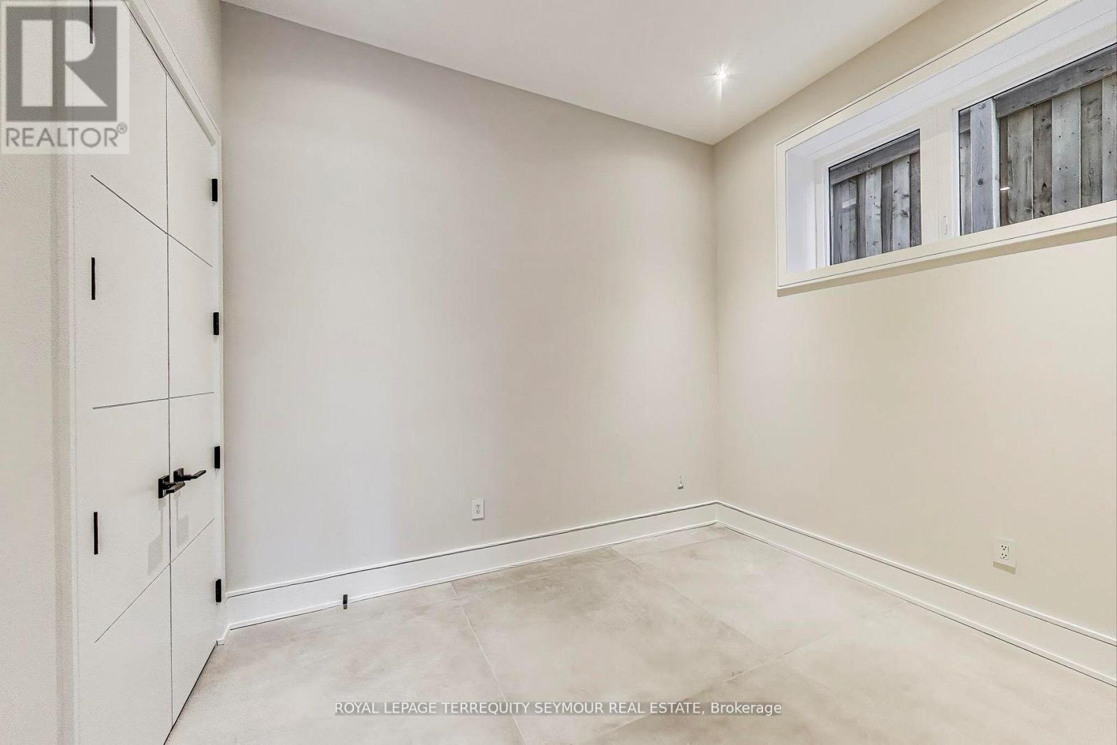 












117 CRESTWOOD ROAD

,
Vaughan,




Ontario
L4J1A7

