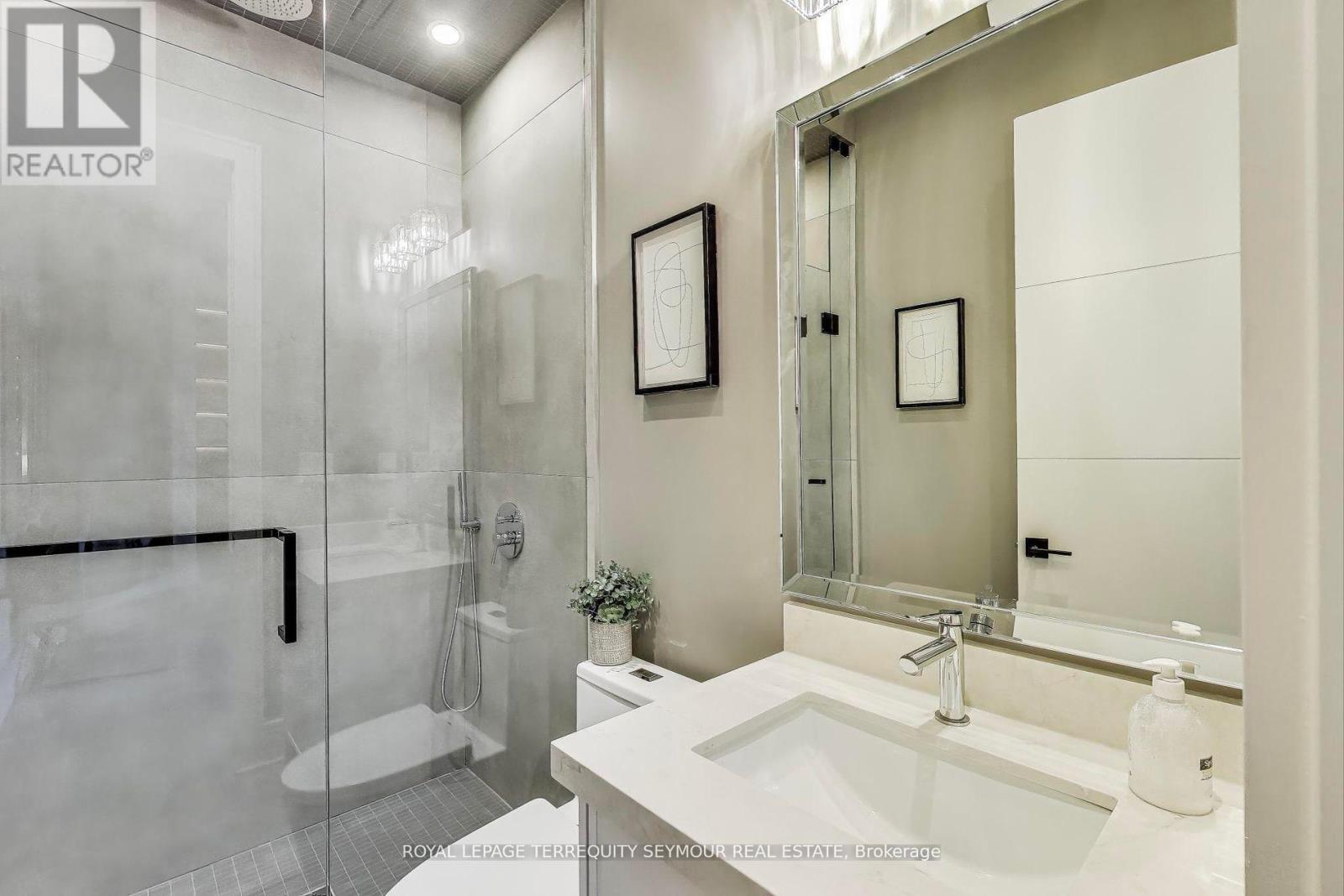 












117 CRESTWOOD ROAD

,
Vaughan,




Ontario
L4J1A7

