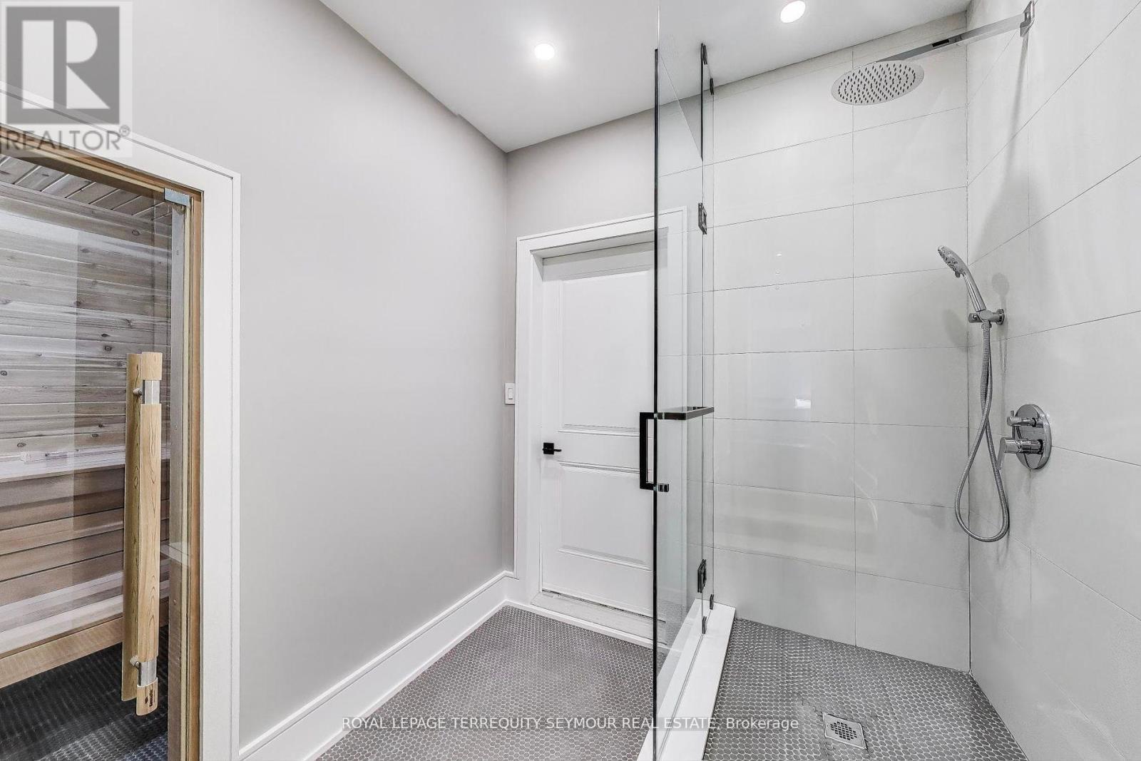 












117 CRESTWOOD ROAD

,
Vaughan,




Ontario
L4J1A7

