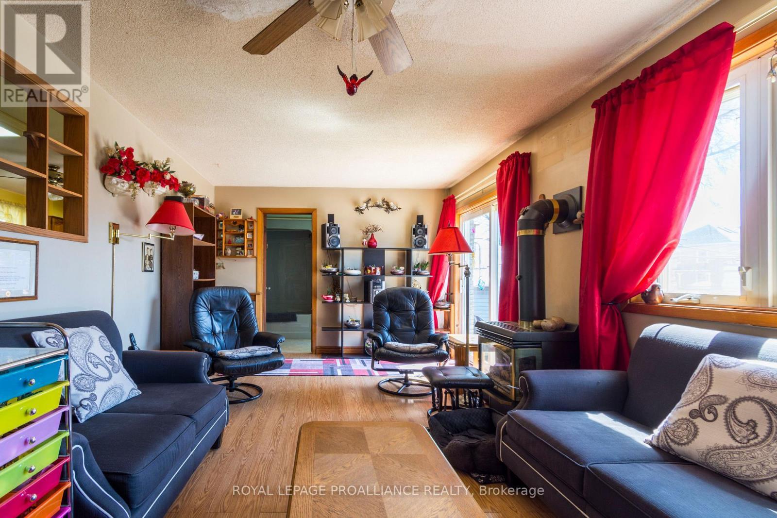 












11 MCFARLAND DRIVE

,
Belleville (Belleville Ward),




Ontario
K8N2X3

