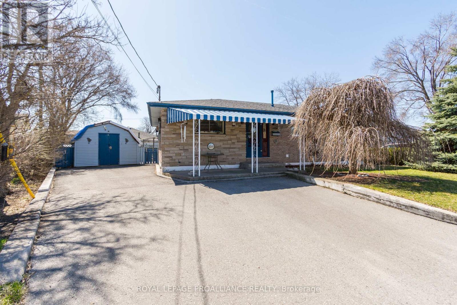 












11 MCFARLAND DRIVE

,
Belleville (Belleville Ward),




Ontario
K8N2X3

