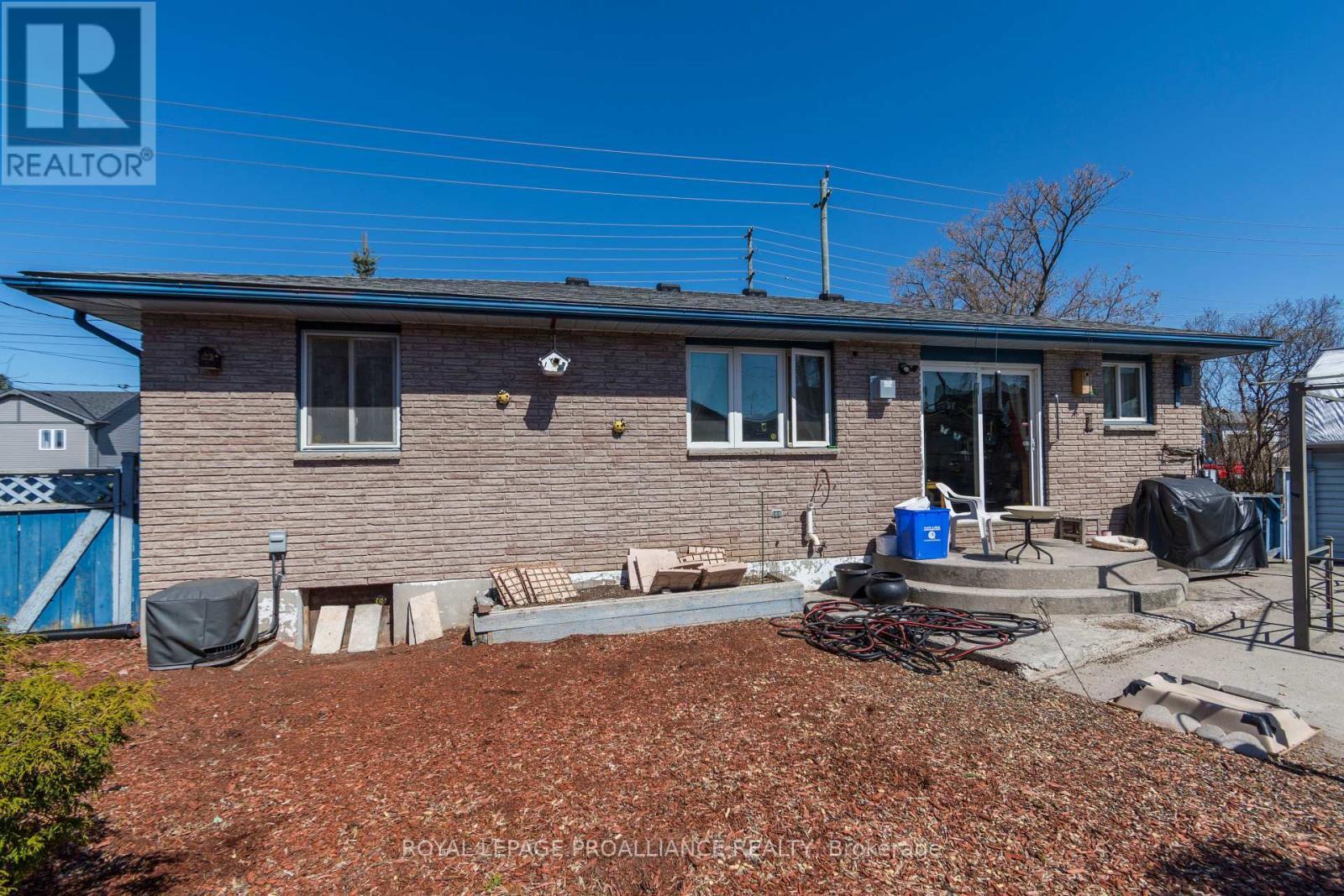 












11 MCFARLAND DRIVE

,
Belleville (Belleville Ward),




Ontario
K8N2X3

