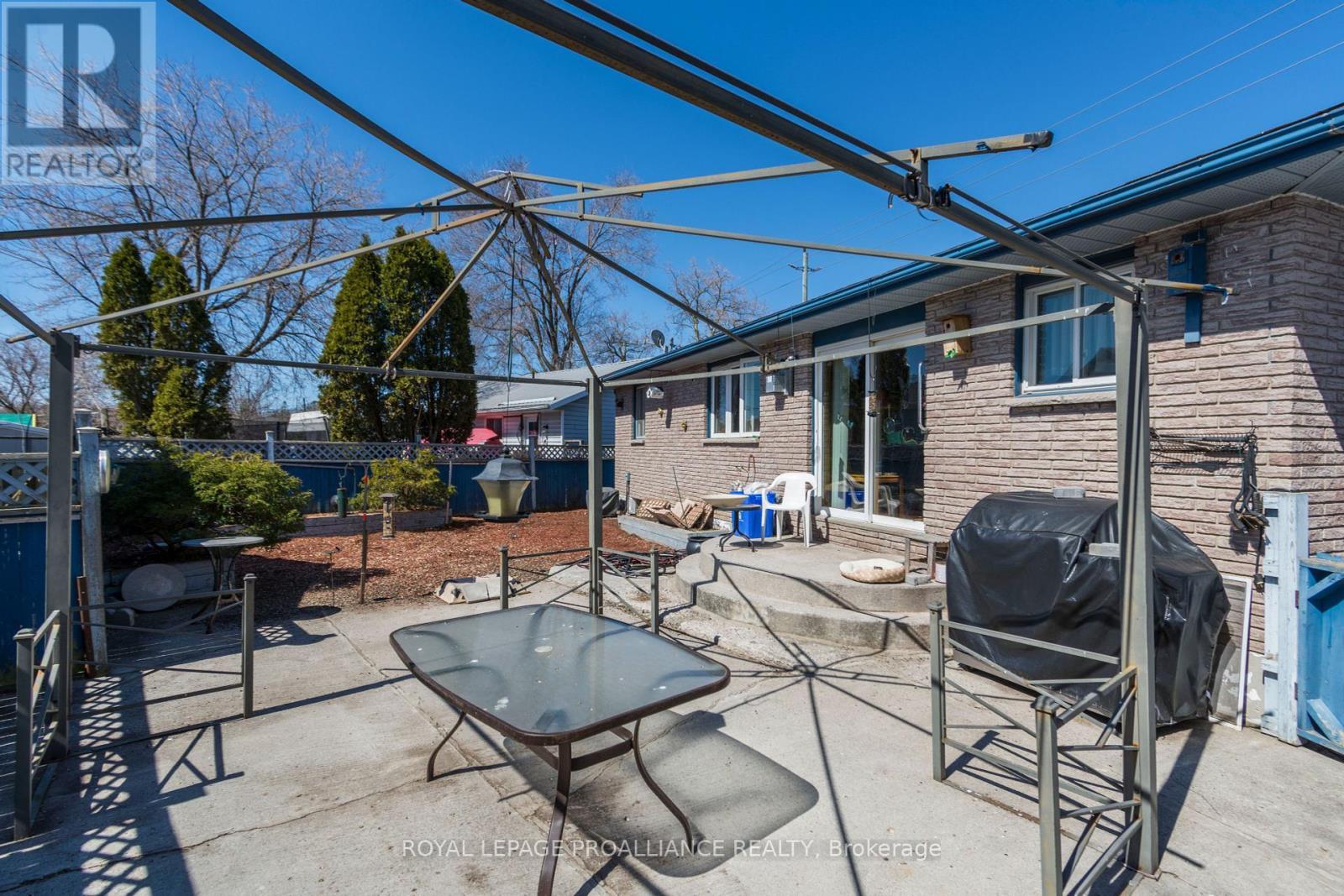 












11 MCFARLAND DRIVE

,
Belleville (Belleville Ward),




Ontario
K8N2X3

