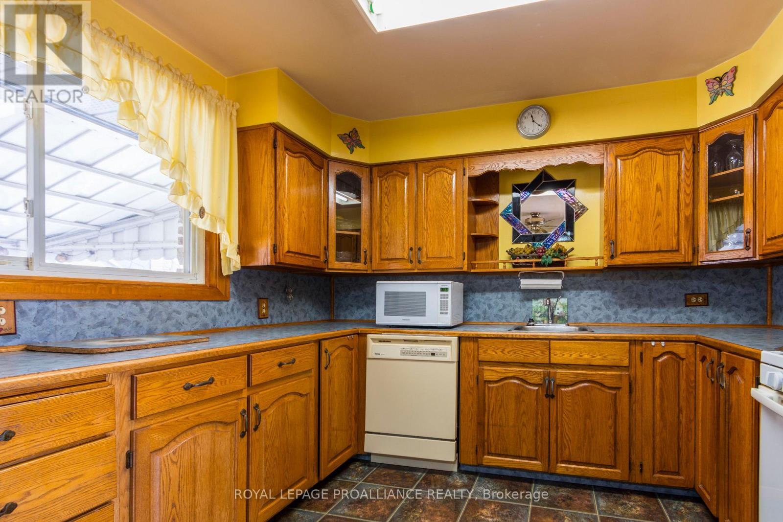 












11 MCFARLAND DRIVE

,
Belleville (Belleville Ward),




Ontario
K8N2X3

