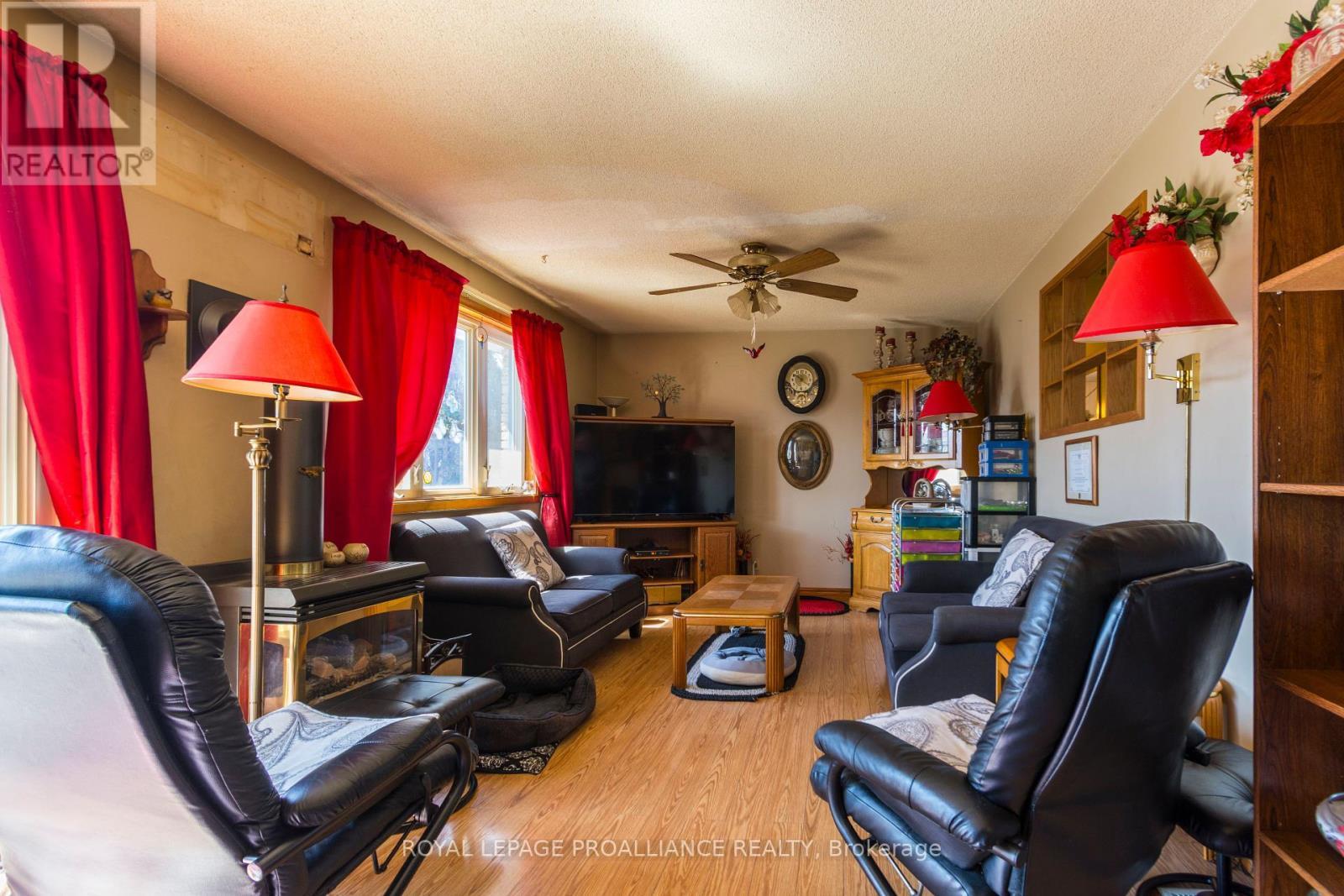












11 MCFARLAND DRIVE

,
Belleville (Belleville Ward),




Ontario
K8N2X3

