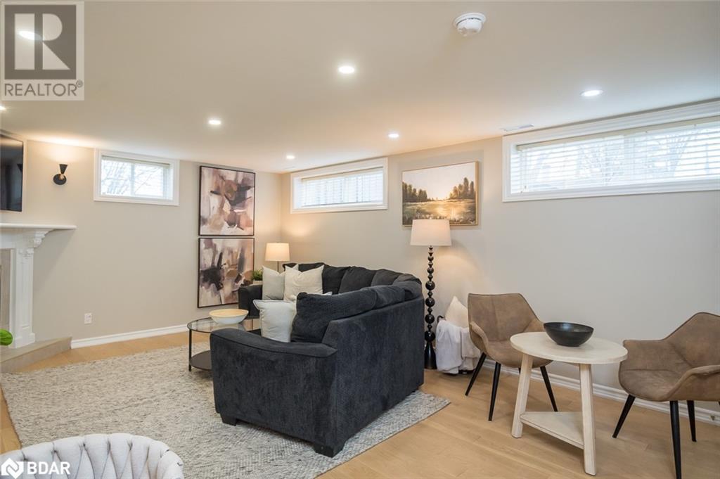 












137 WAKEFIELD Road

,
Milton,




Ontario
L9T2L7


