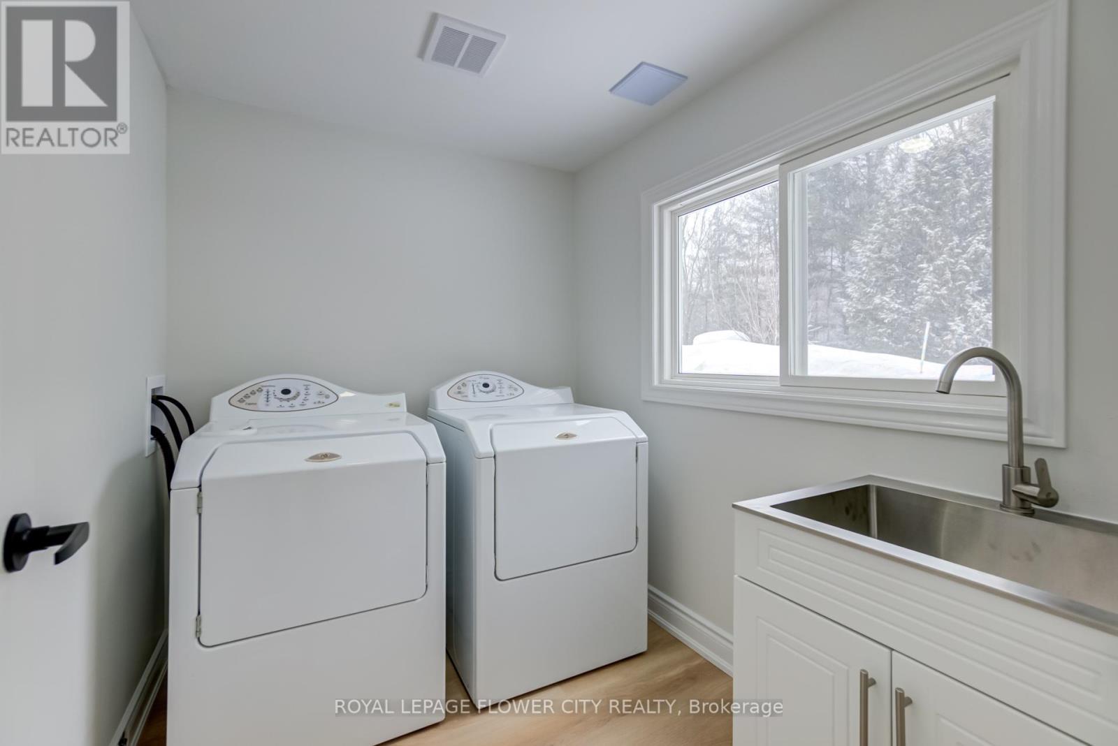 












7826 LAKE JOSPEH ROAD

,
Georgian Bay,




Ontario
P0B1K0

