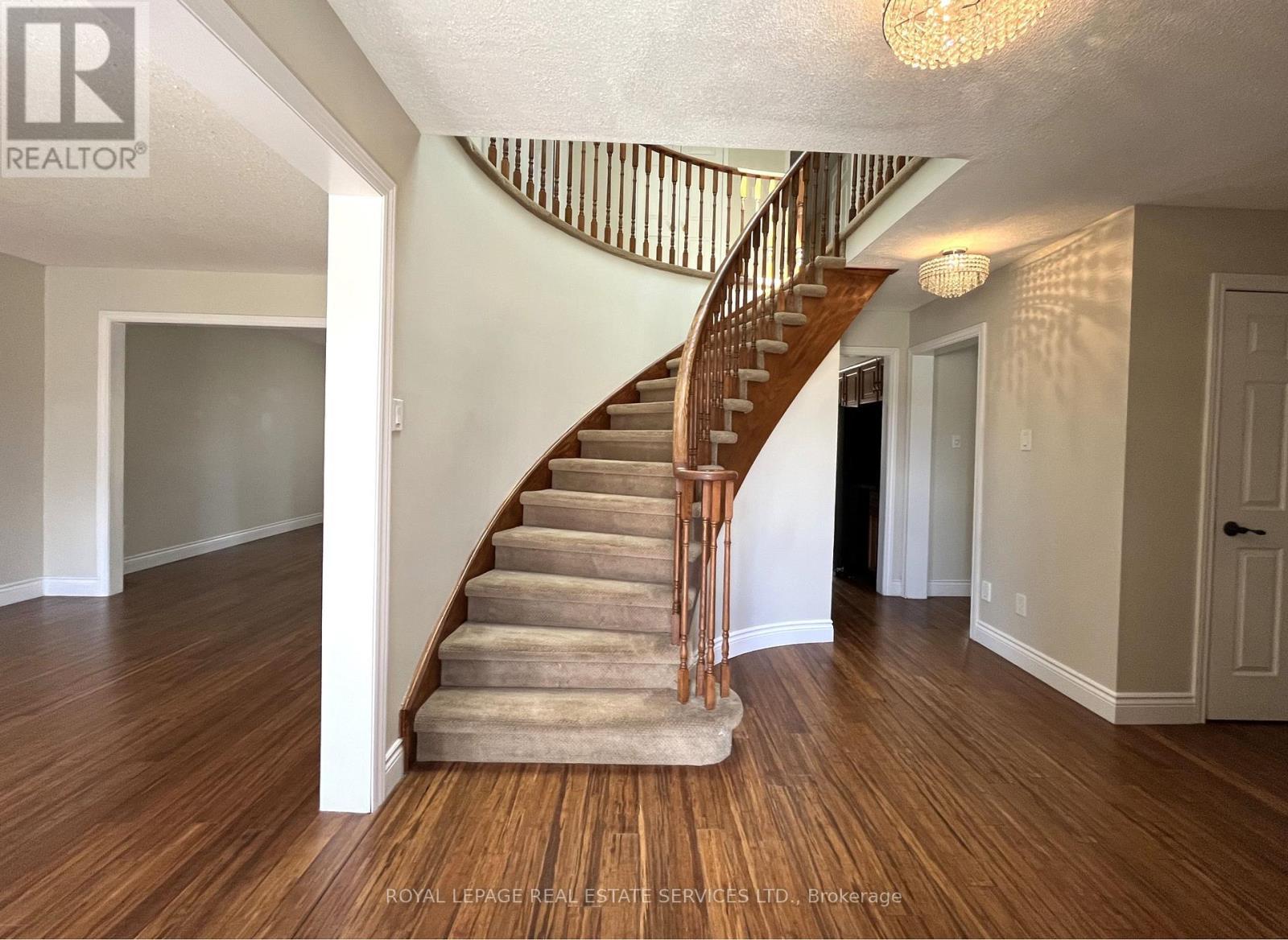 












79 DORIS CRESCENT

,
Newmarket,




Ontario
L3Y7V5

