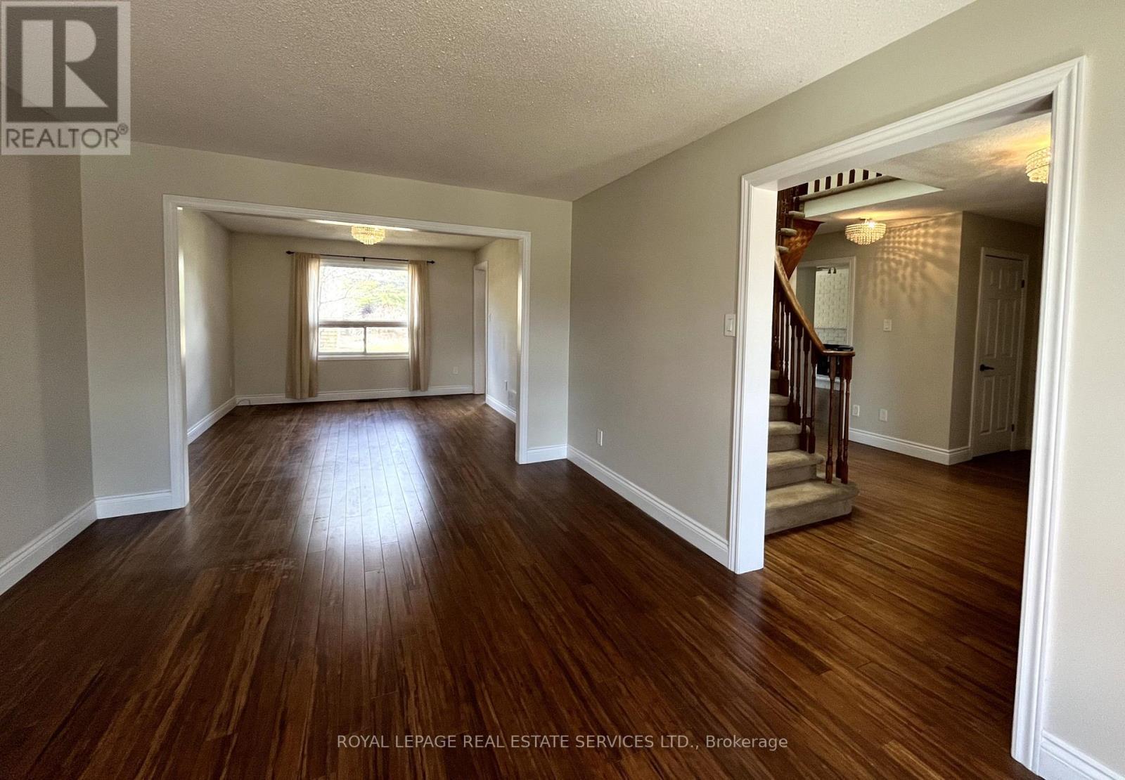 












79 DORIS CRESCENT

,
Newmarket,




Ontario
L3Y7V5


