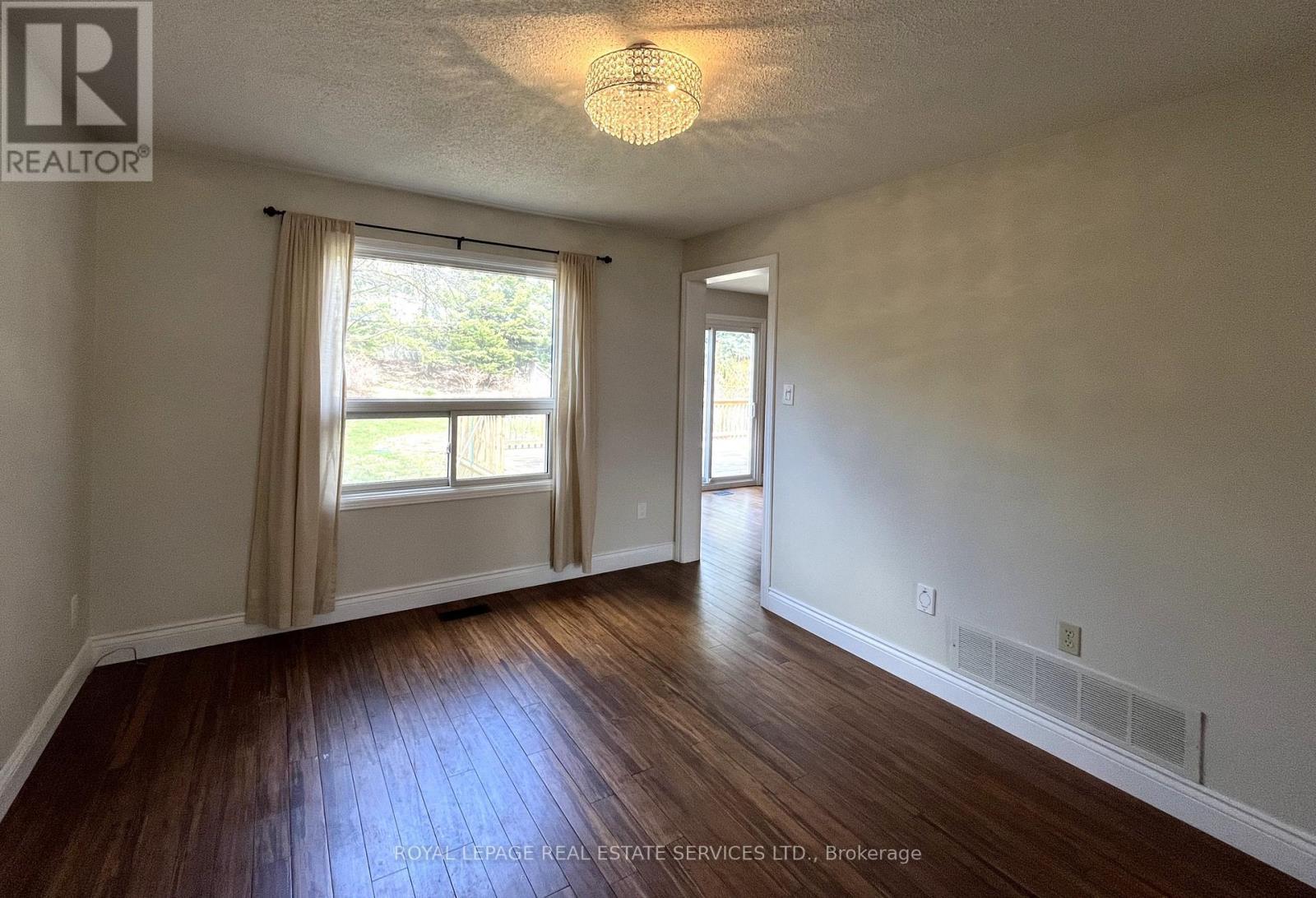 












79 DORIS CRESCENT

,
Newmarket,




Ontario
L3Y7V5


