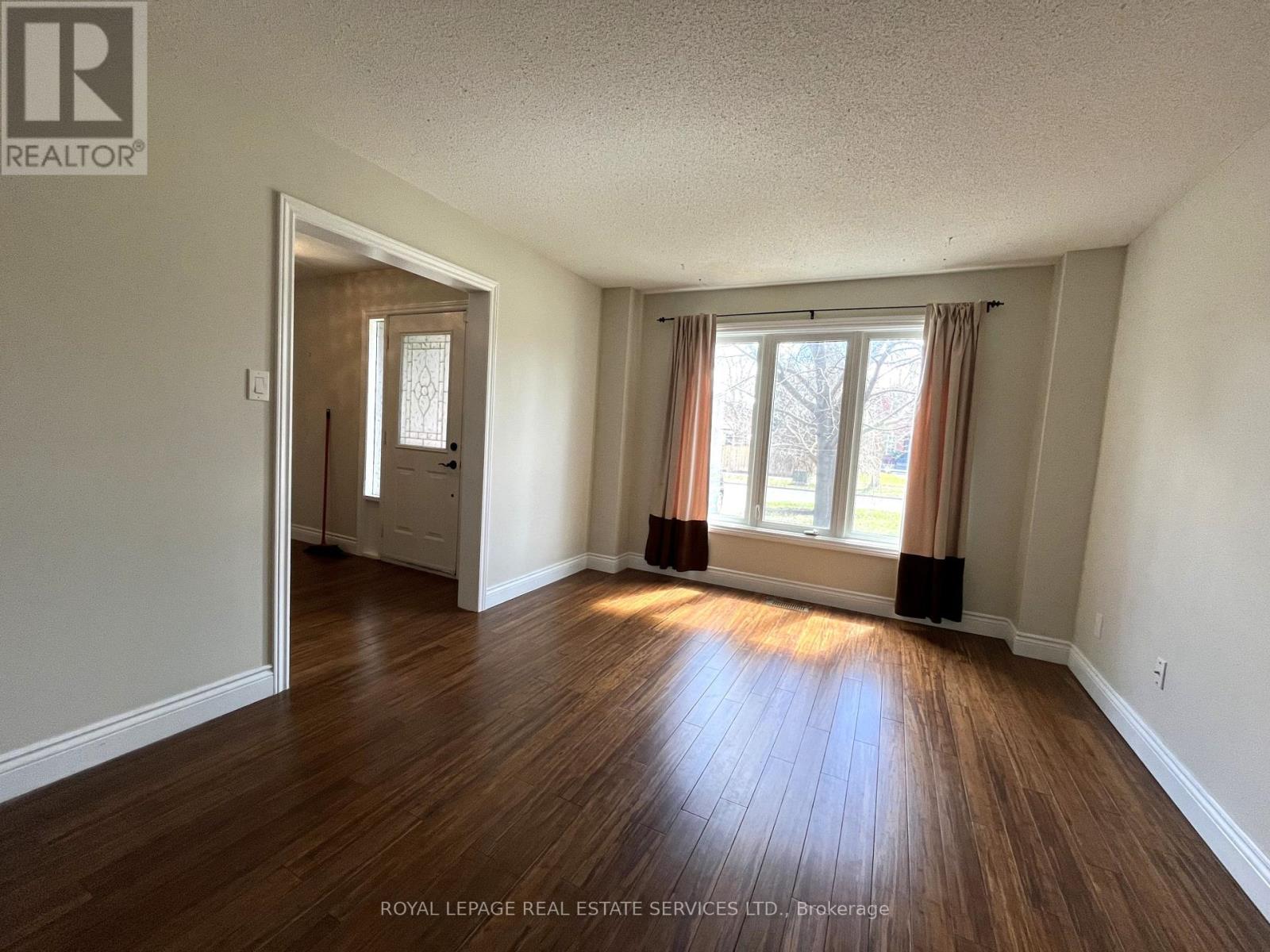 












79 DORIS CRESCENT

,
Newmarket,




Ontario
L3Y7V5

