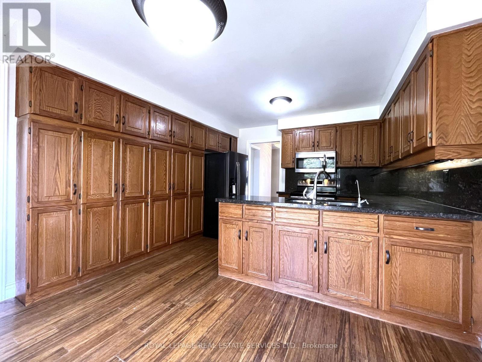 












79 DORIS CRESCENT

,
Newmarket,




Ontario
L3Y7V5

