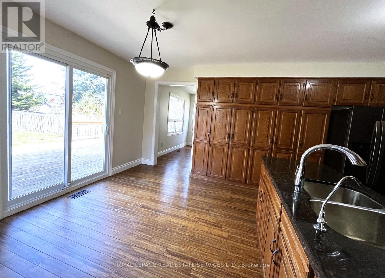 












79 DORIS CRESCENT

,
Newmarket,




Ontario
L3Y7V5

