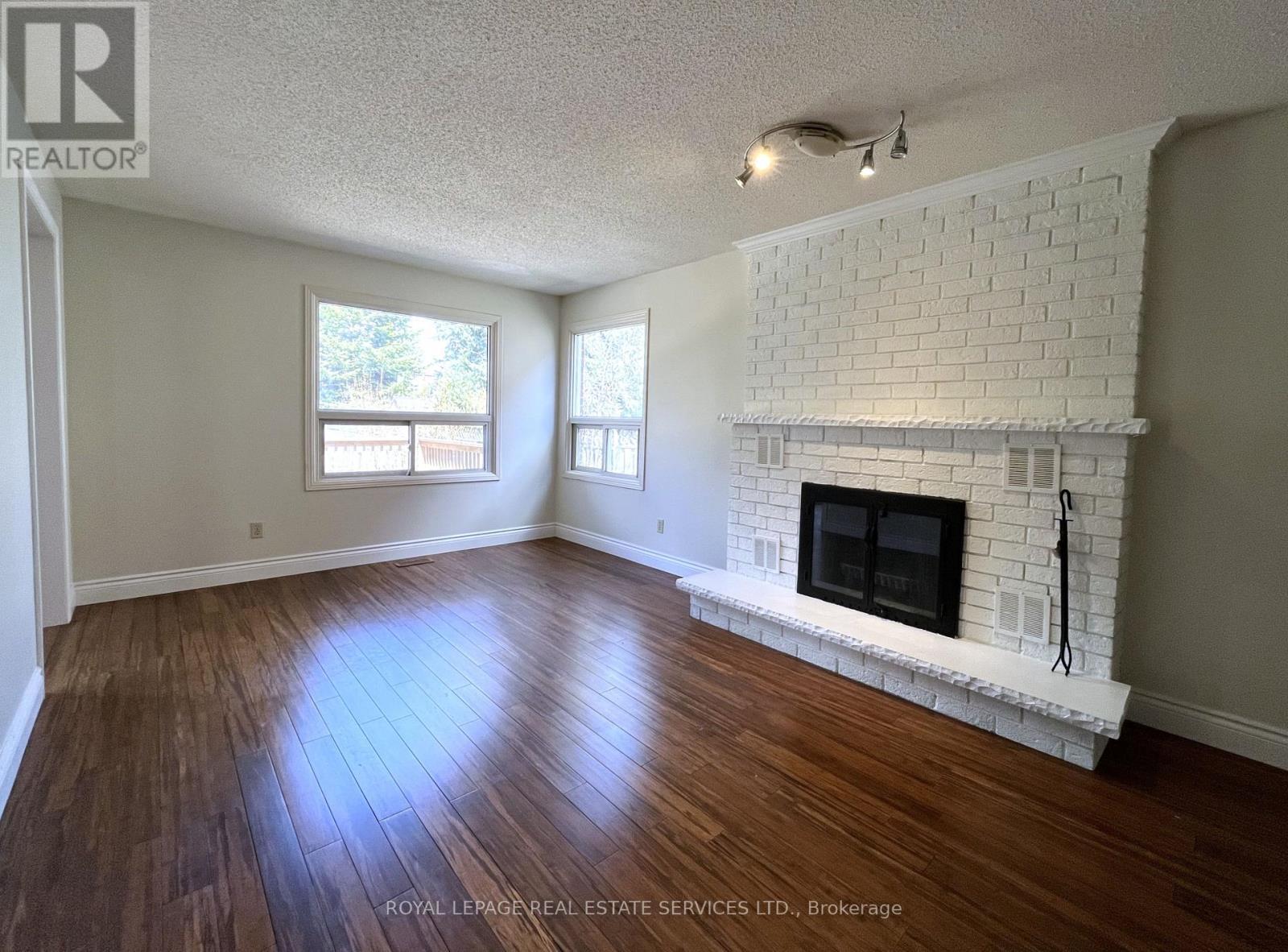 












79 DORIS CRESCENT

,
Newmarket,




Ontario
L3Y7V5

