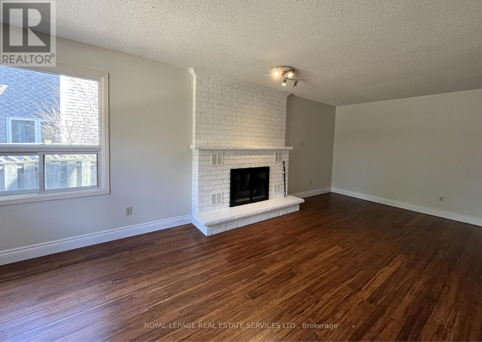 












79 DORIS CRESCENT

,
Newmarket,




Ontario
L3Y7V5

