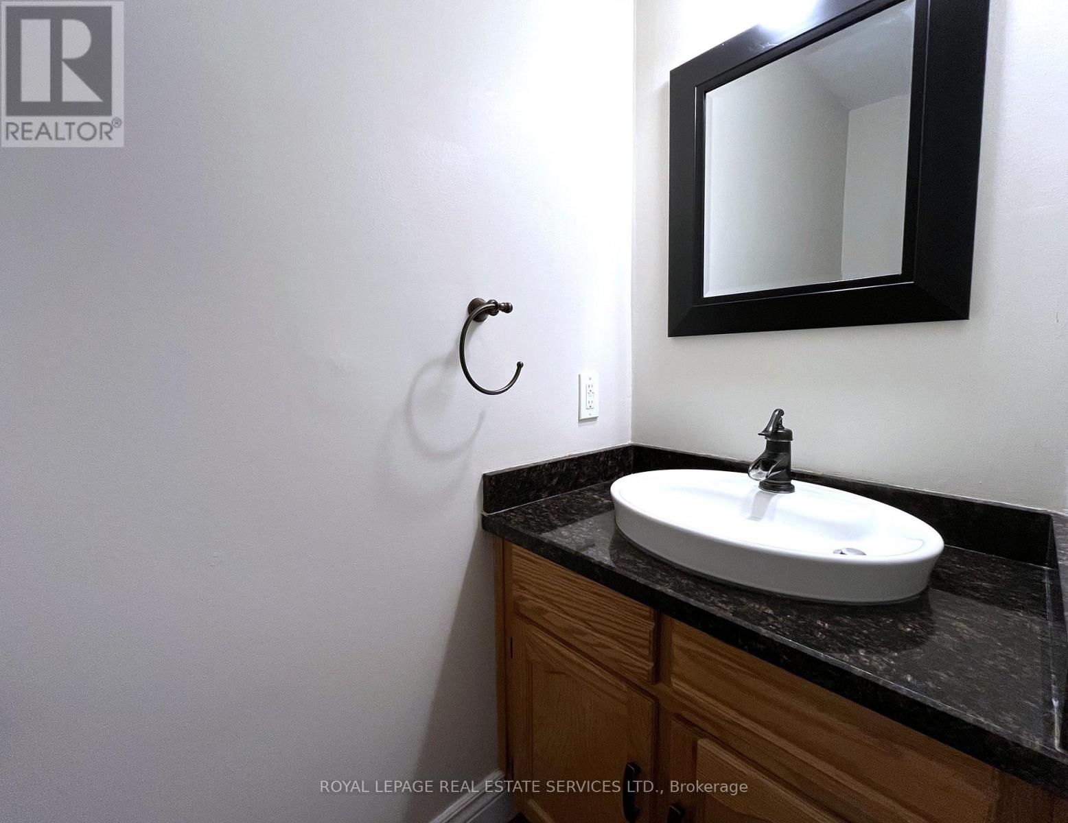 












79 DORIS CRESCENT

,
Newmarket,




Ontario
L3Y7V5

