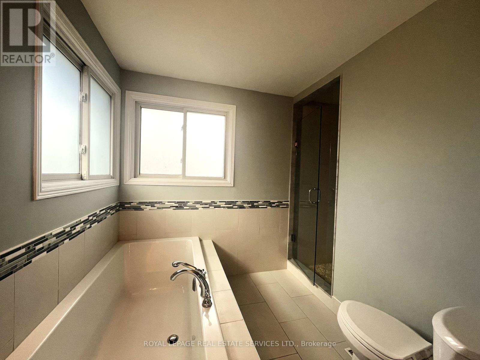 












79 DORIS CRESCENT

,
Newmarket,




Ontario
L3Y7V5

