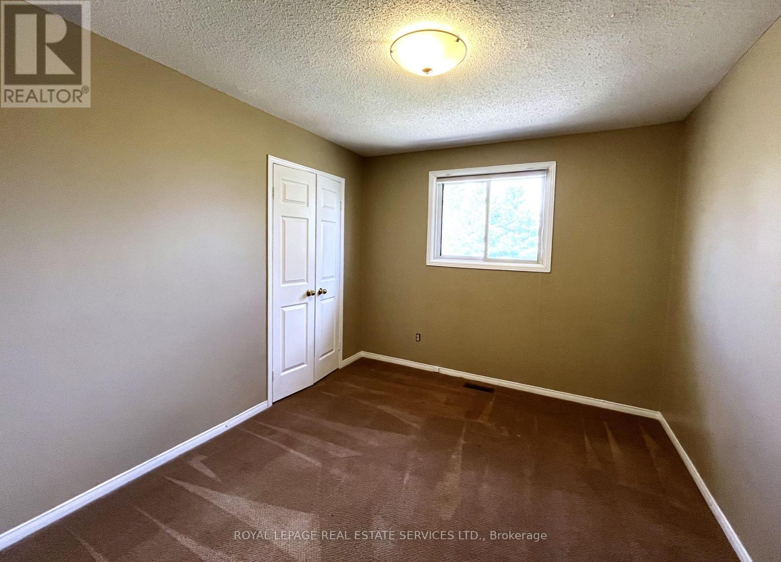 












79 DORIS CRESCENT

,
Newmarket,




Ontario
L3Y7V5

