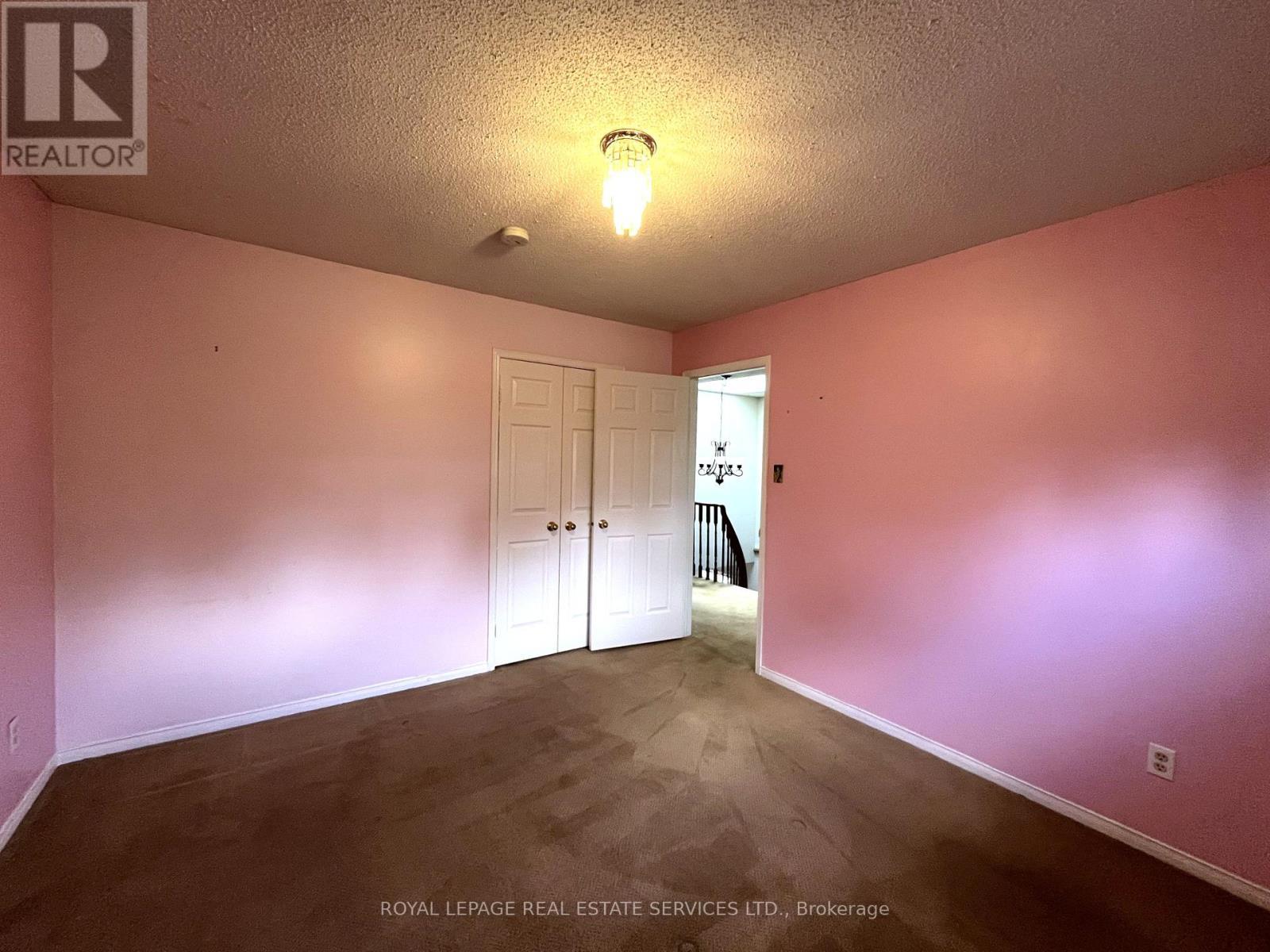 












79 DORIS CRESCENT

,
Newmarket,




Ontario
L3Y7V5

