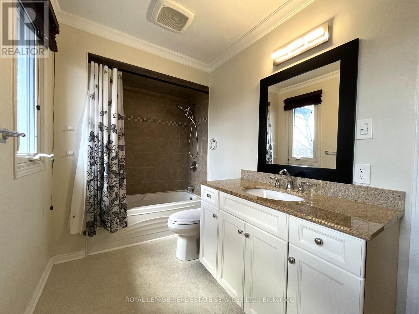 












79 DORIS CRESCENT

,
Newmarket,




Ontario
L3Y7V5

