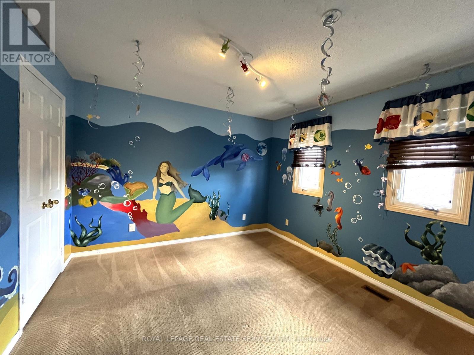 












79 DORIS CRESCENT

,
Newmarket,




Ontario
L3Y7V5

