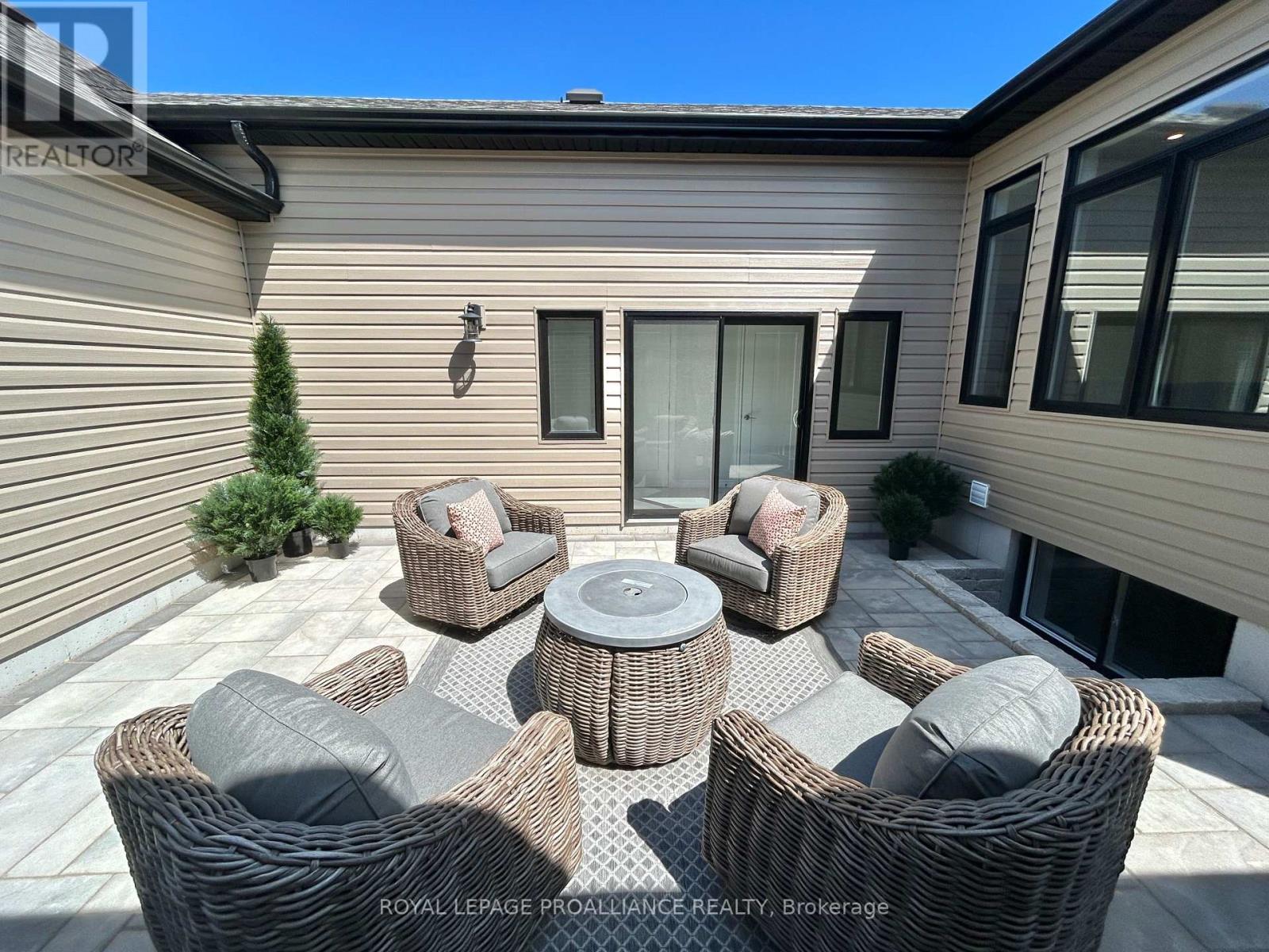 












79 ATHABASKA DRIVE

,
Belleville (Thurlow Ward),




Ontario
K8N0T1

