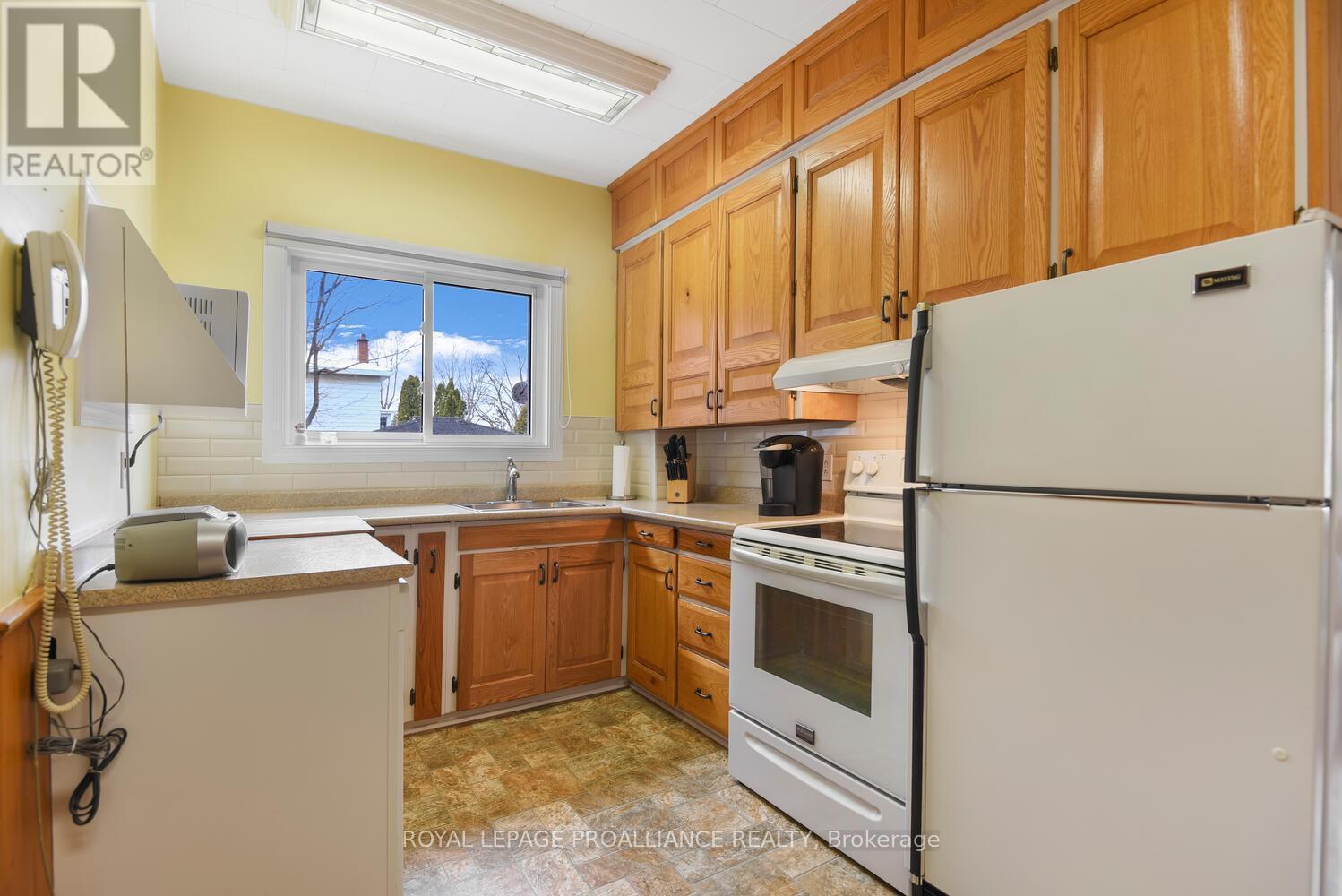 












250 KING STREET E

,
Brockville,




Ontario
K6V1C7

