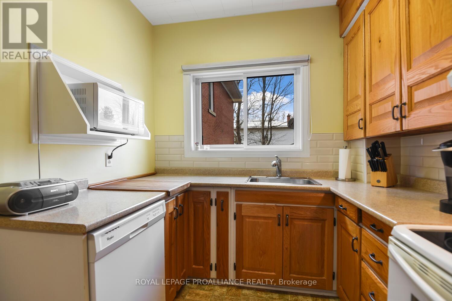 












250 KING STREET E

,
Brockville,




Ontario
K6V1C7

