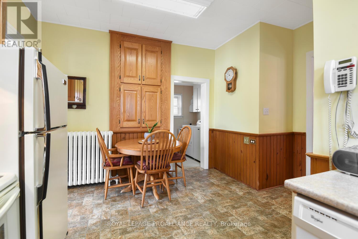 












250 KING STREET E

,
Brockville,




Ontario
K6V1C7

