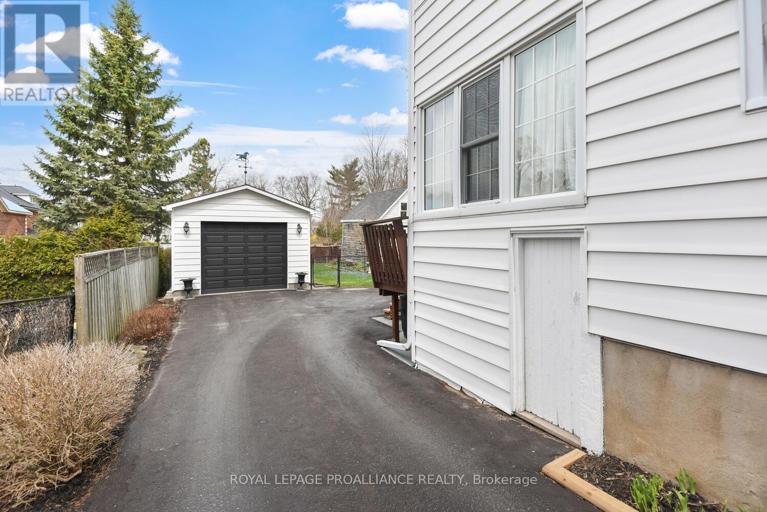 












250 KING STREET E

,
Brockville,




Ontario
K6V1C7

