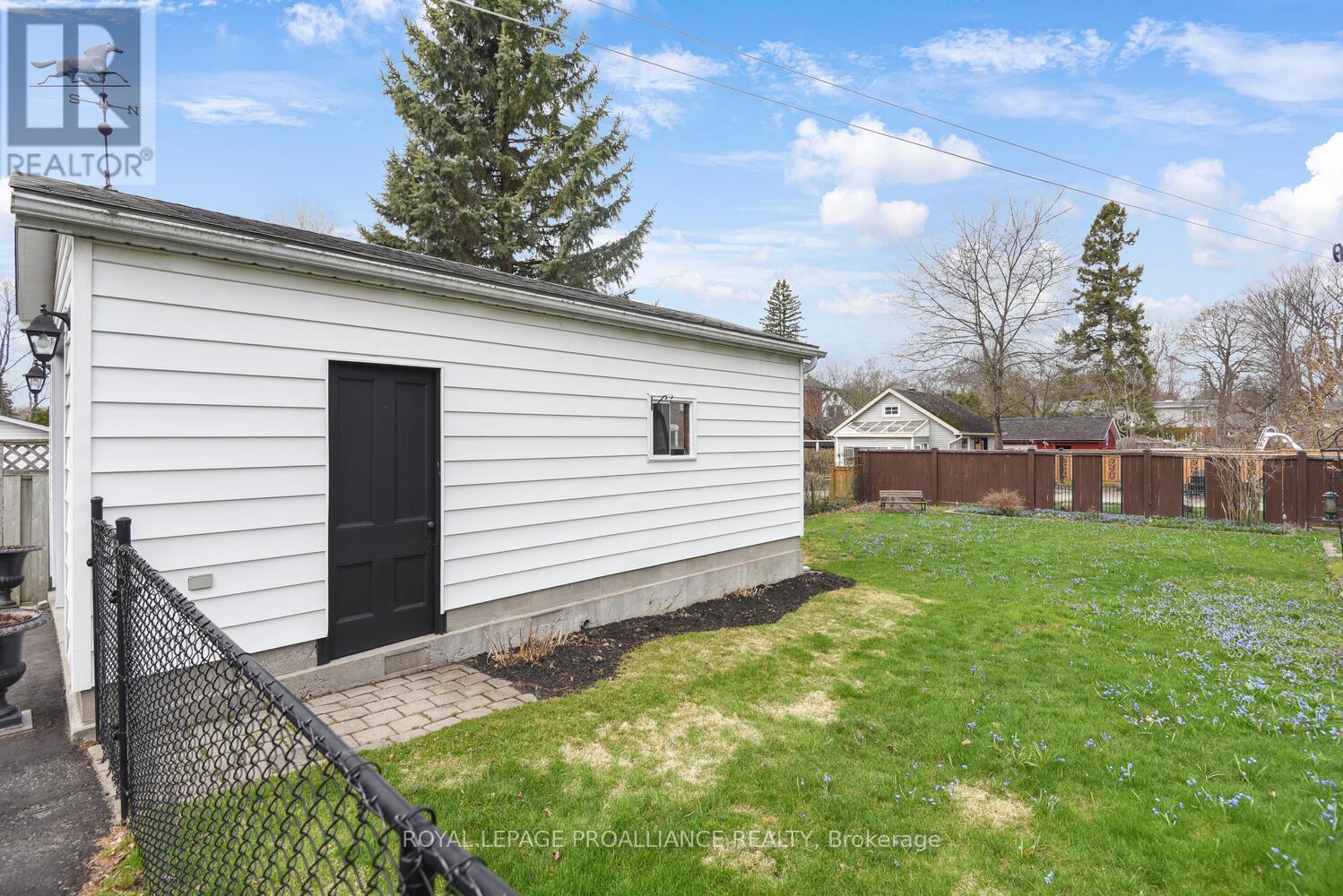 












250 KING STREET E

,
Brockville,




Ontario
K6V1C7

