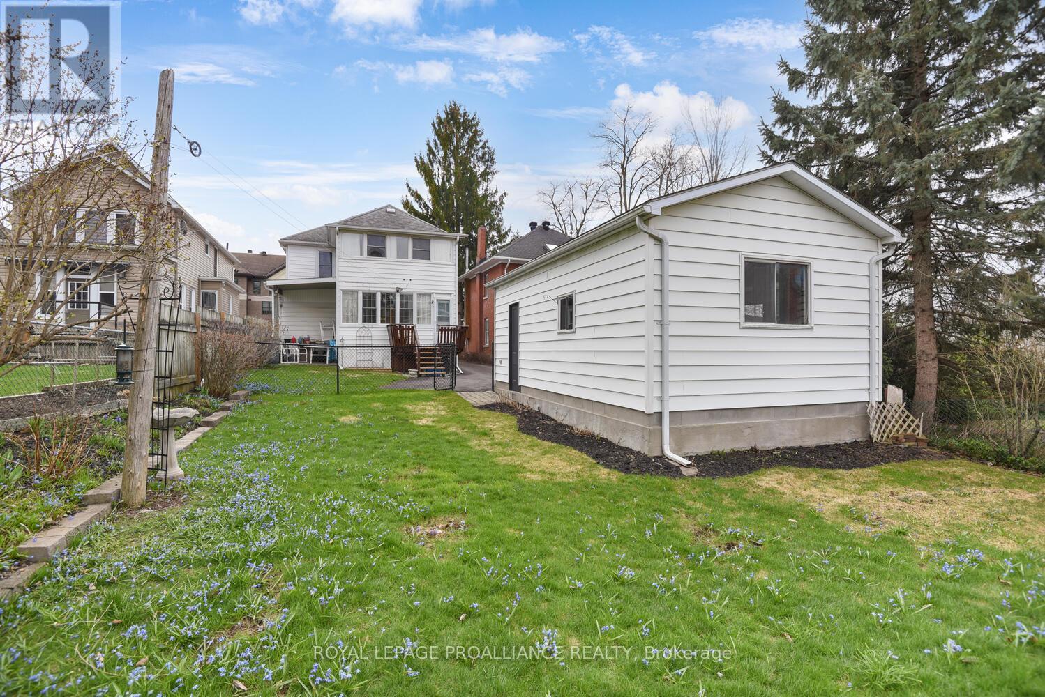 












250 KING STREET E

,
Brockville,




Ontario
K6V1C7

