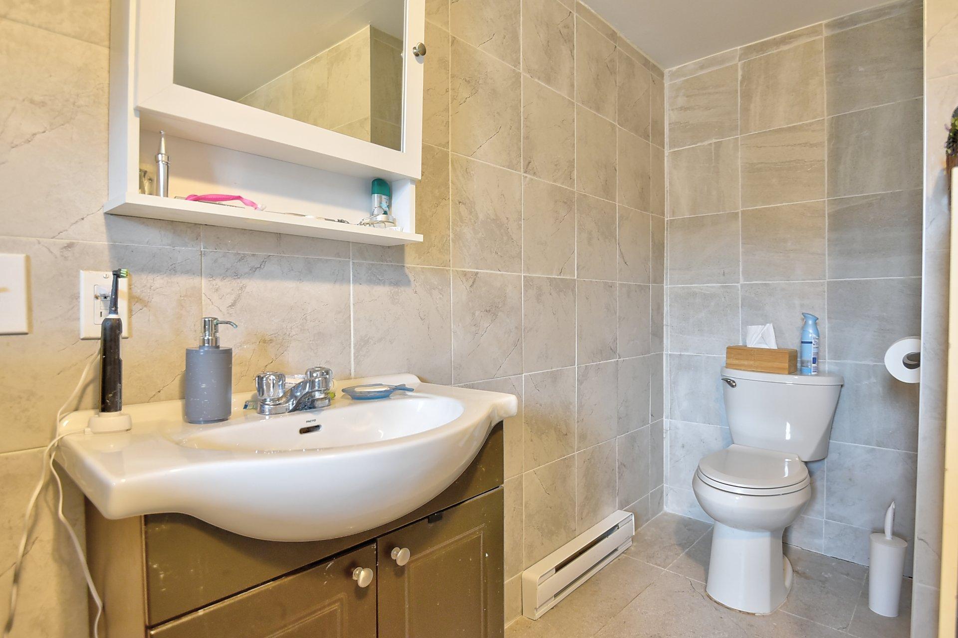 









168

 - 170


Rue Lévis

,
Joliette,




QC
J6E2N6

