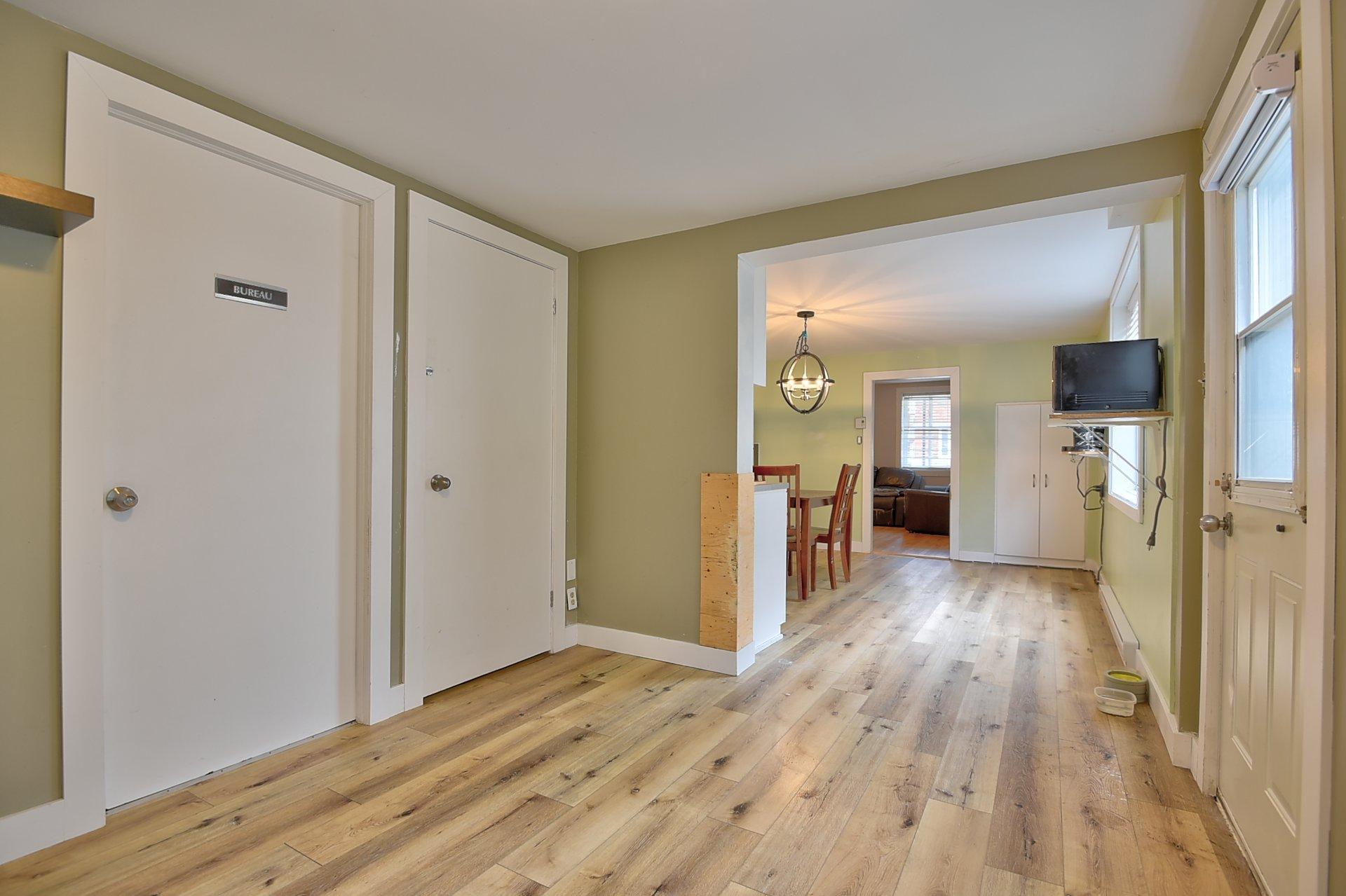 









168

 - 170


Rue Lévis

,
Joliette,




QC
J6E2N6

