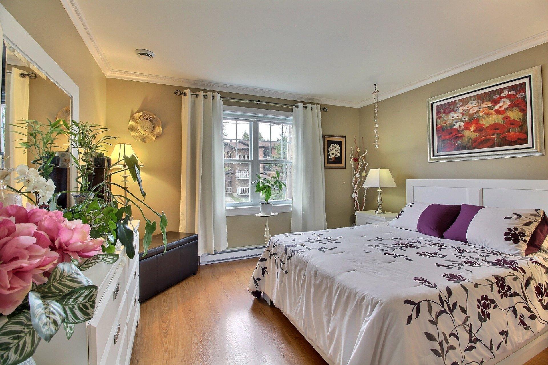 









1068


Rue Champlain

,
Magog,




QC
J1X3X8

