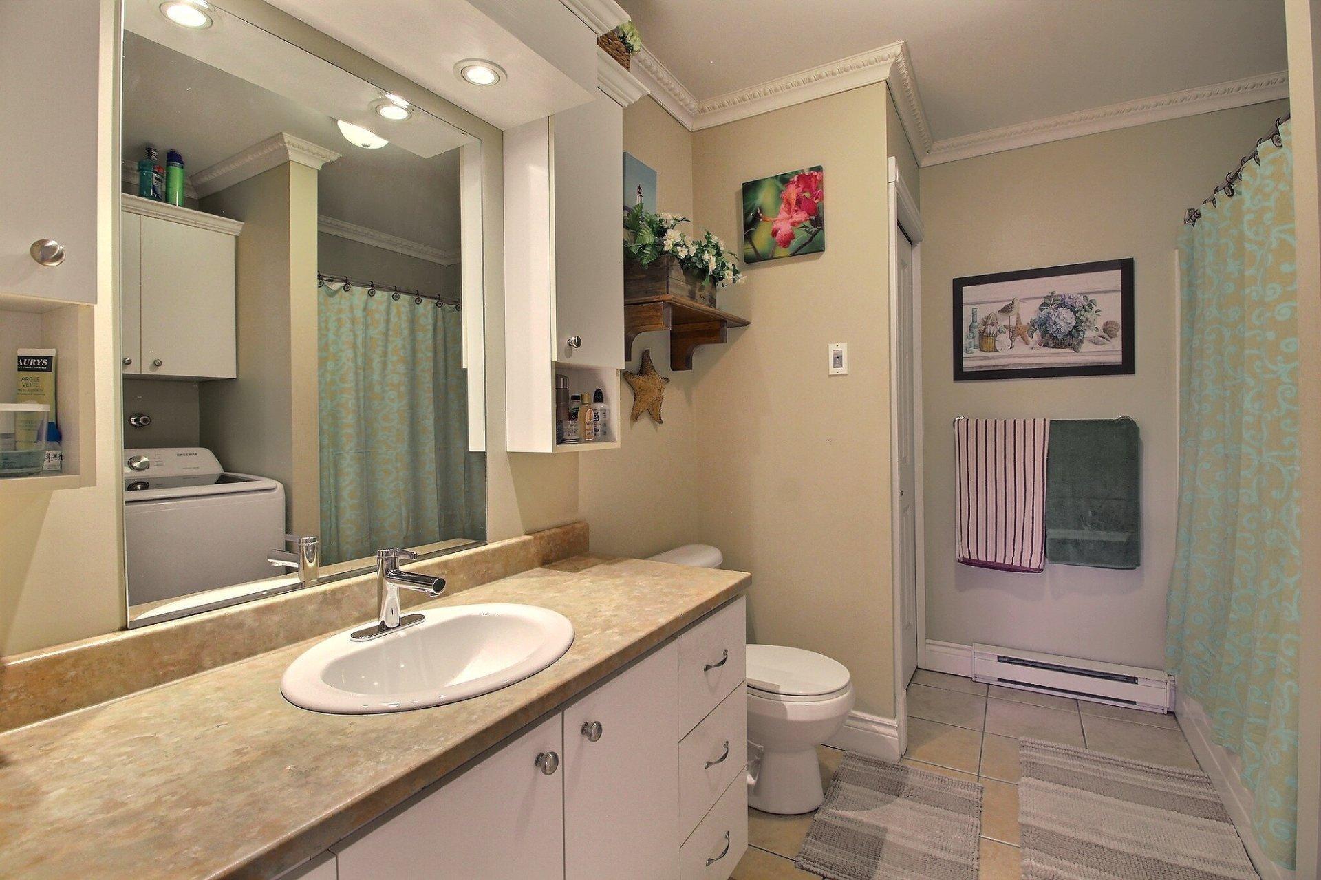 









1068


Rue Champlain

,
Magog,




QC
J1X3X8

