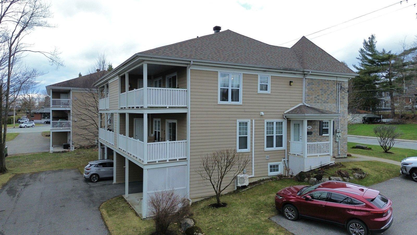 









1068


Rue Champlain

,
Magog,




QC
J1X3X8

