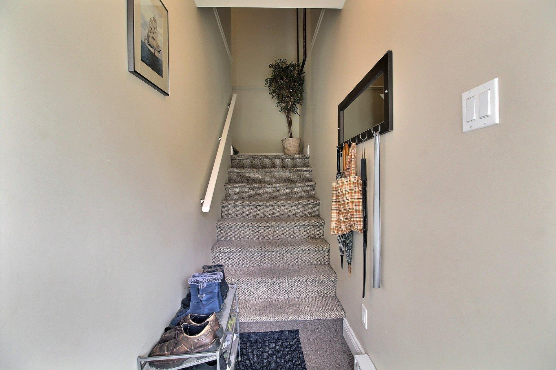 









1068


Rue Champlain

,
Magog,




QC
J1X3X8

