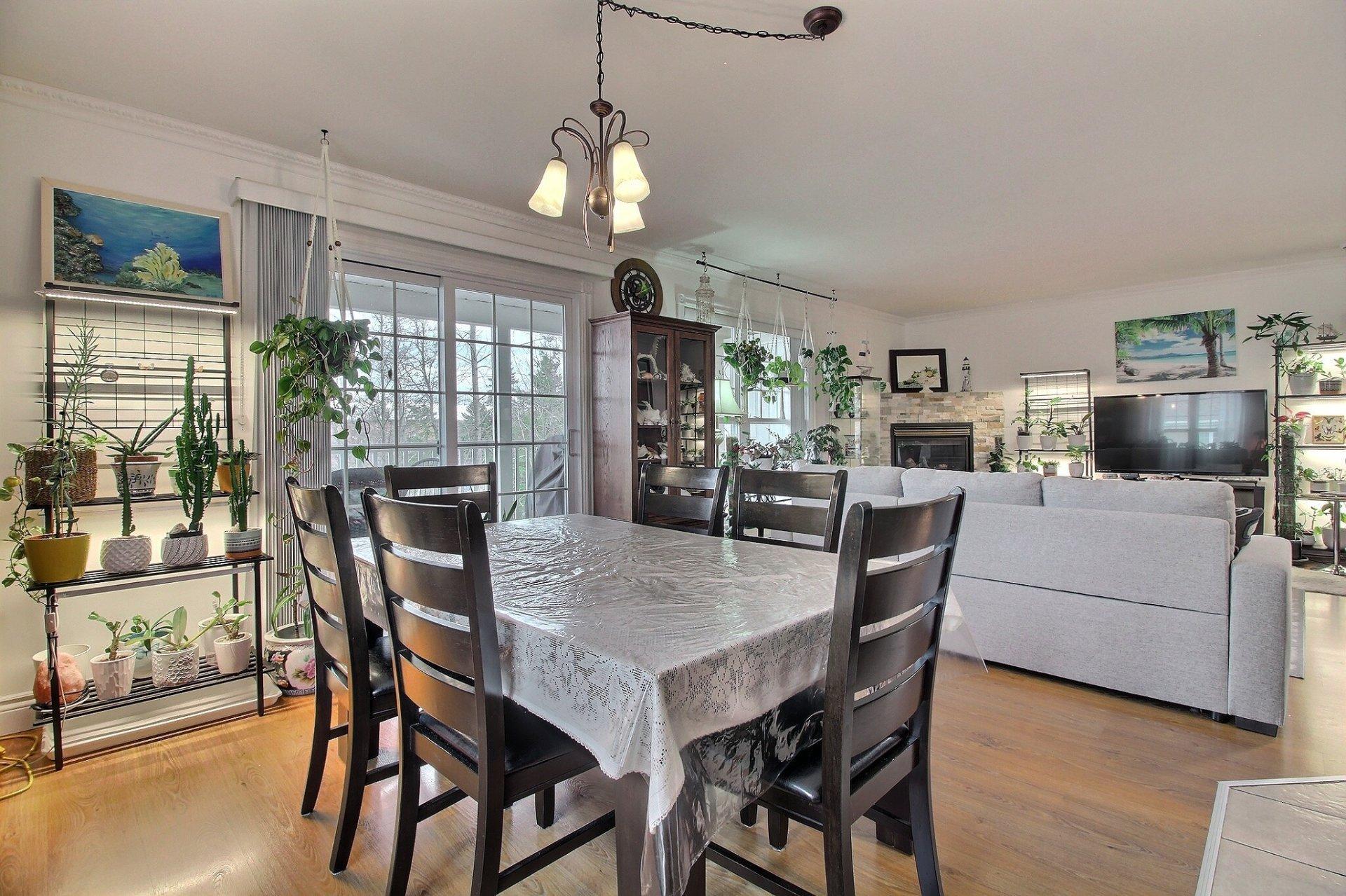 









1068


Rue Champlain

,
Magog,




QC
J1X3X8

