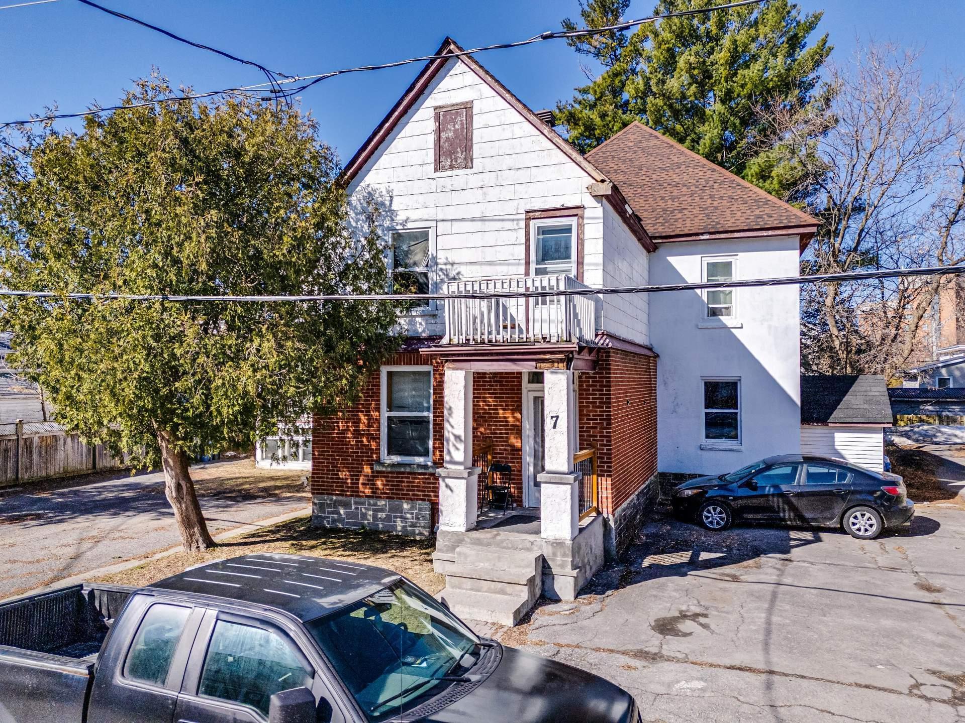 









7Z


Rue Montpetit

,
Gatineau (Hull),




QC
J8Y4Z6

