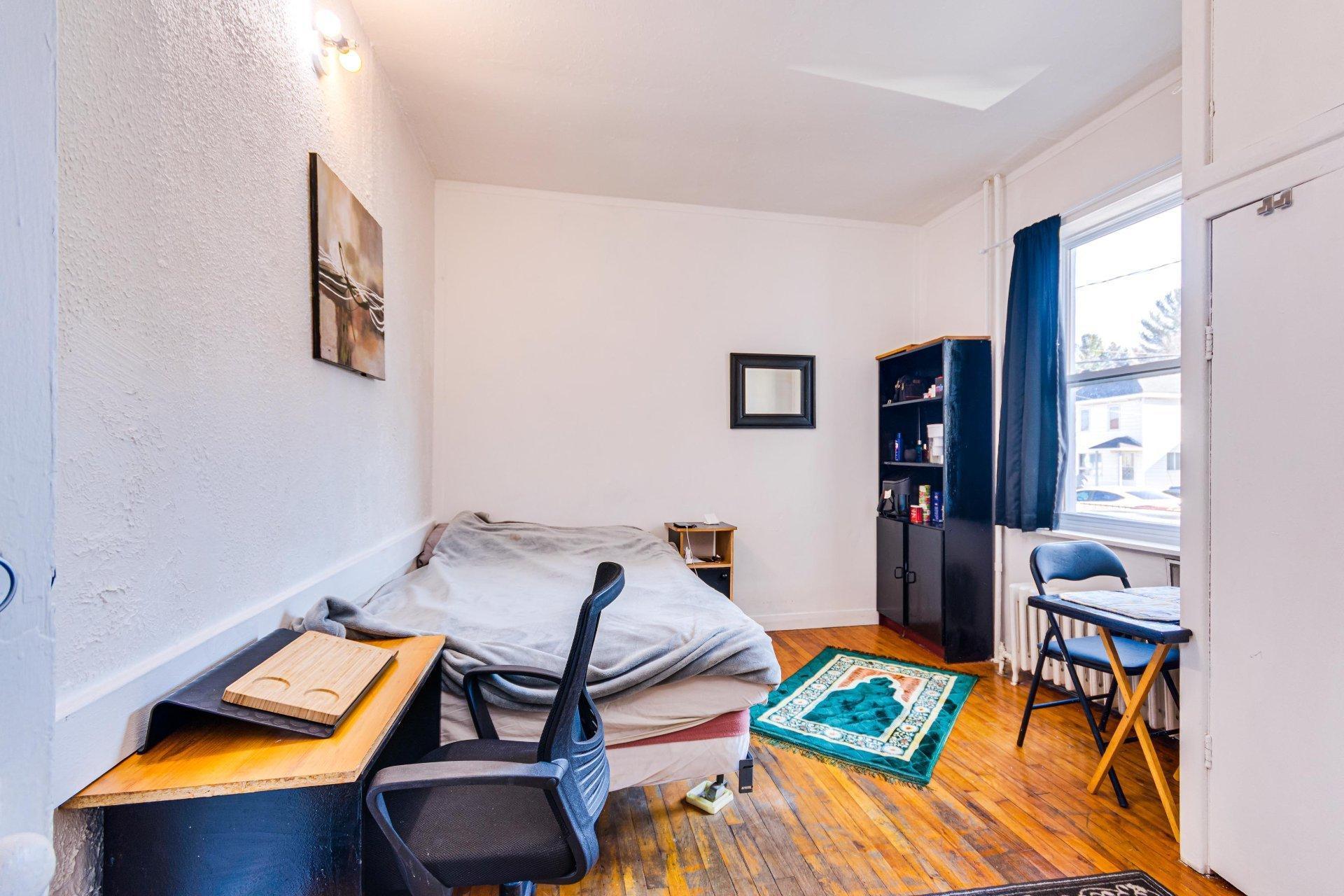 









7Z


Rue Montpetit

,
Gatineau (Hull),




QC
J8Y4Z6

