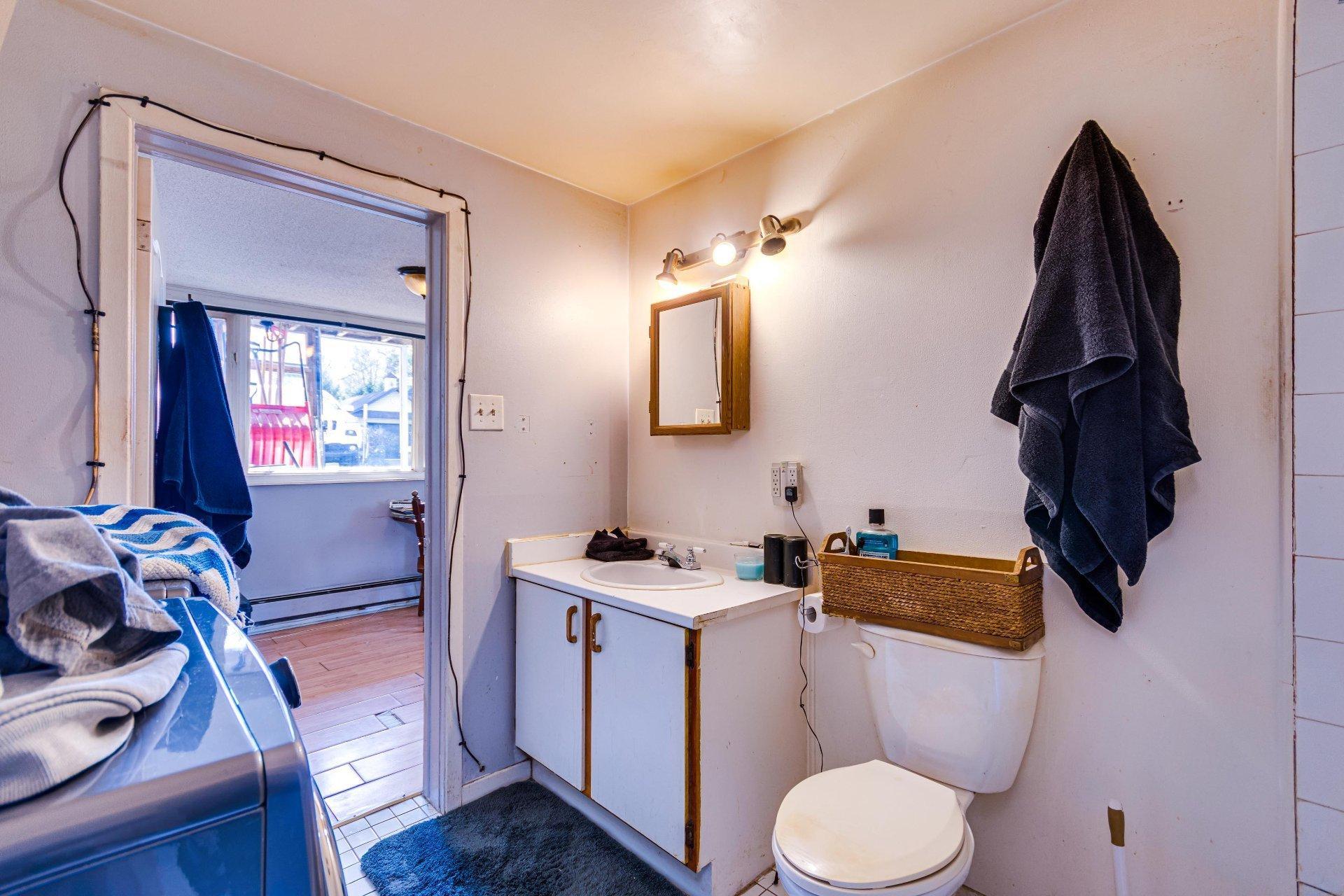









7Z


Rue Montpetit

,
Gatineau (Hull),




QC
J8Y4Z6

