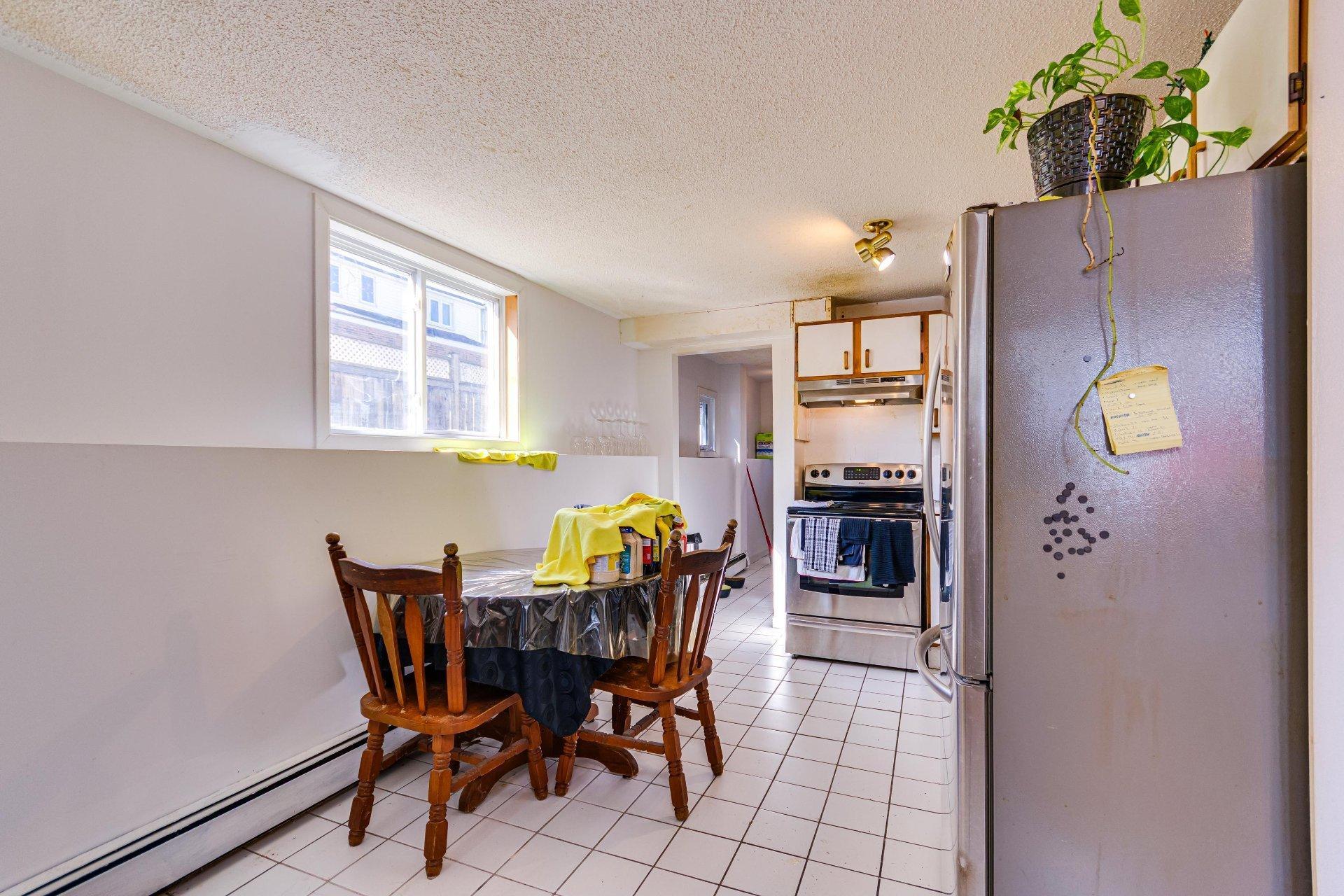 









7Z


Rue Montpetit

,
Gatineau (Hull),




QC
J8Y4Z6

