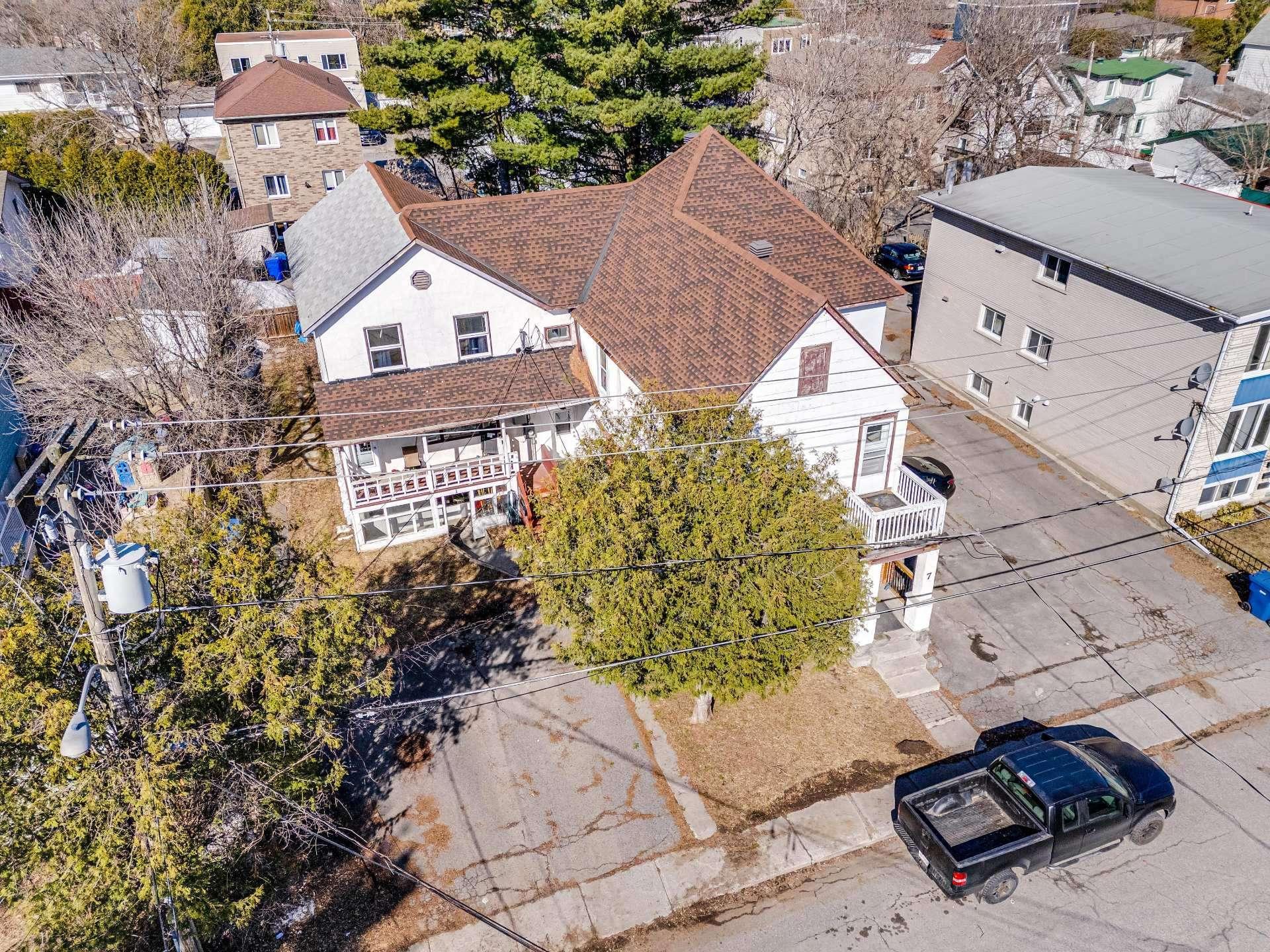 









7Z


Rue Montpetit

,
Gatineau (Hull),




QC
J8Y4Z6

