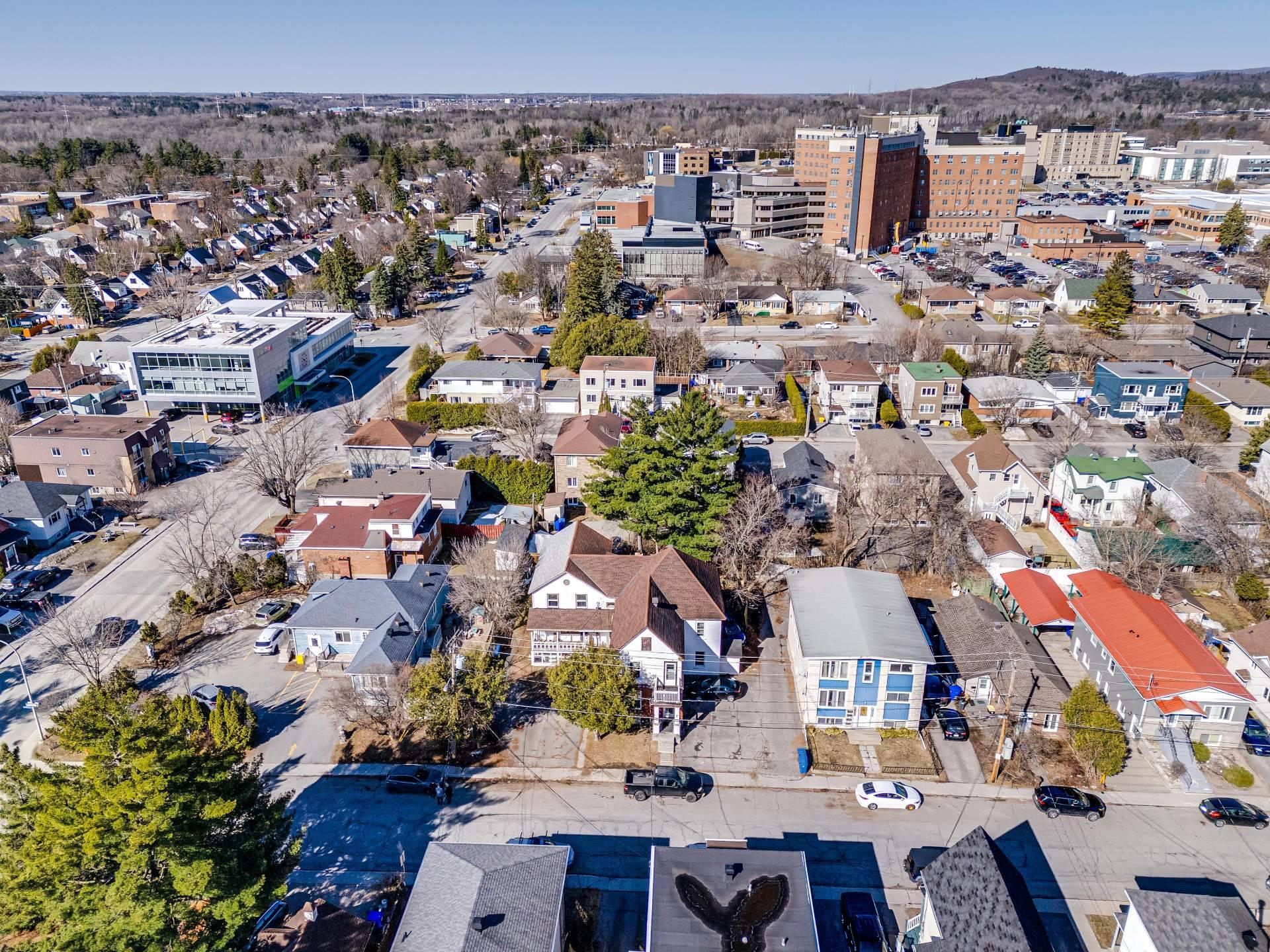









7Z


Rue Montpetit

,
Gatineau (Hull),




QC
J8Y4Z6

