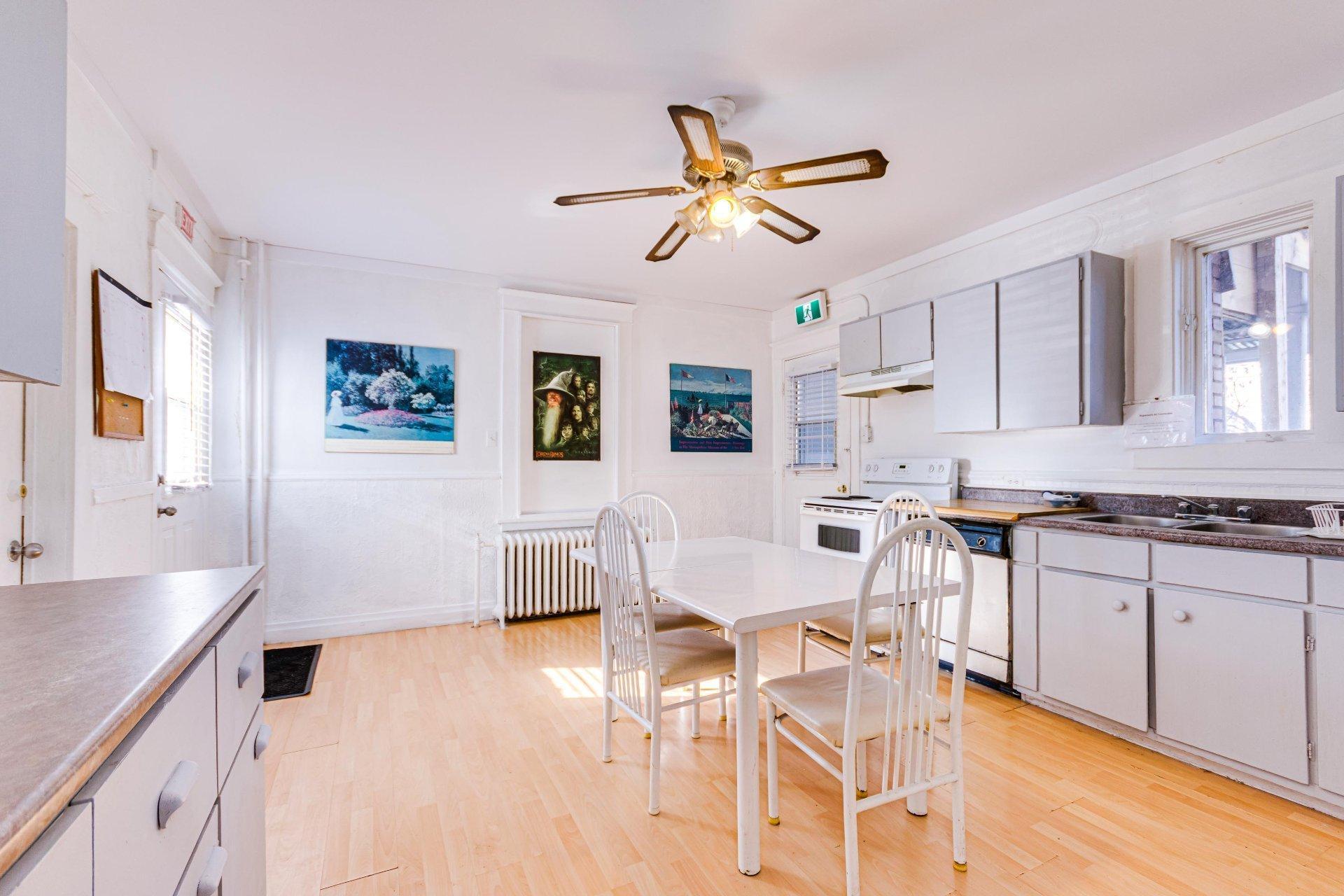 









7Z


Rue Montpetit

,
Gatineau (Hull),




QC
J8Y4Z6

