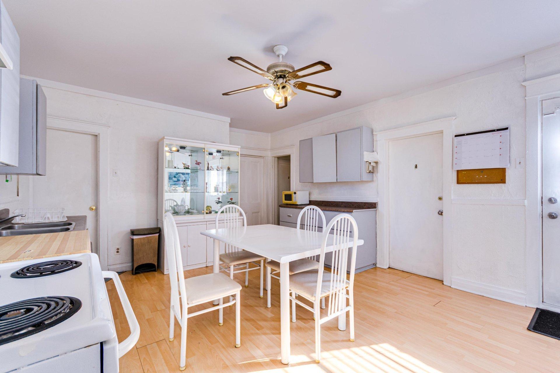 









7Z


Rue Montpetit

,
Gatineau (Hull),




QC
J8Y4Z6

