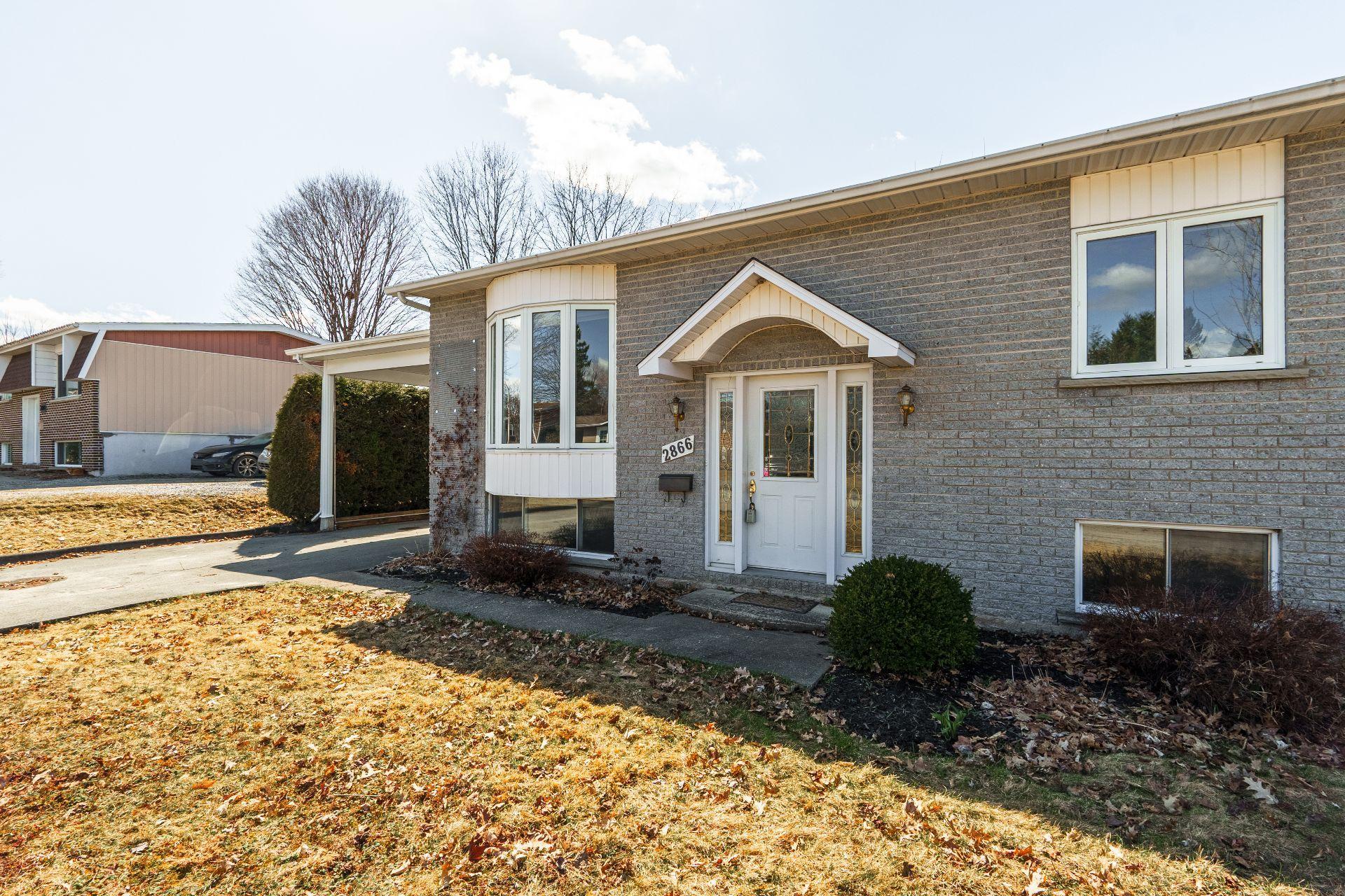 









2866


Rue des Zircons

,
Sherbrooke (Fleurimont),




QC
J1G4J3


