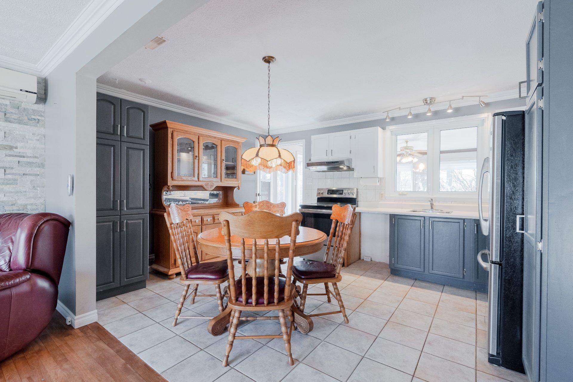 









2866


Rue des Zircons

,
Sherbrooke (Fleurimont),




QC
J1G4J3

